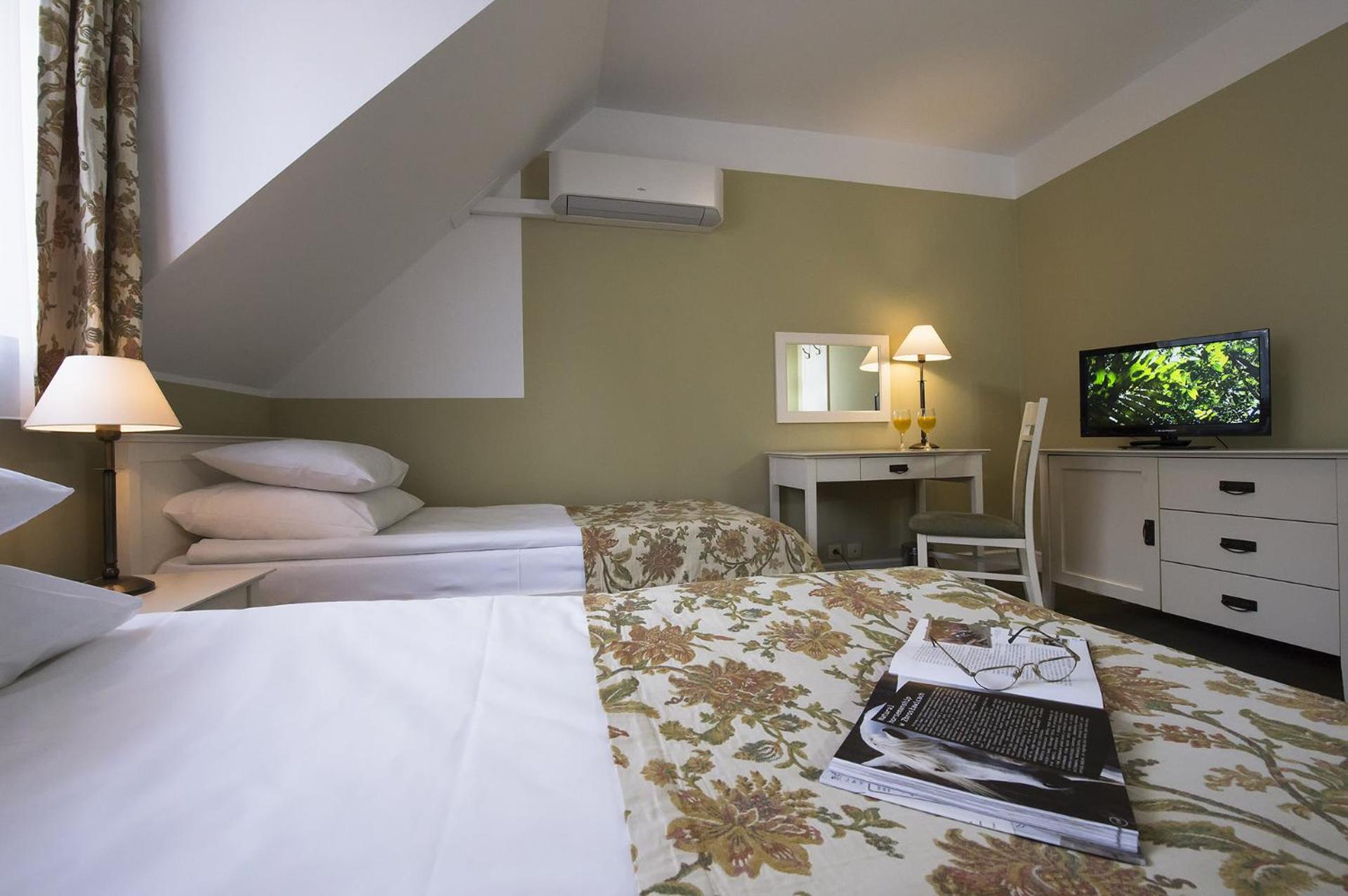 Double or Twin Room - Photo 11