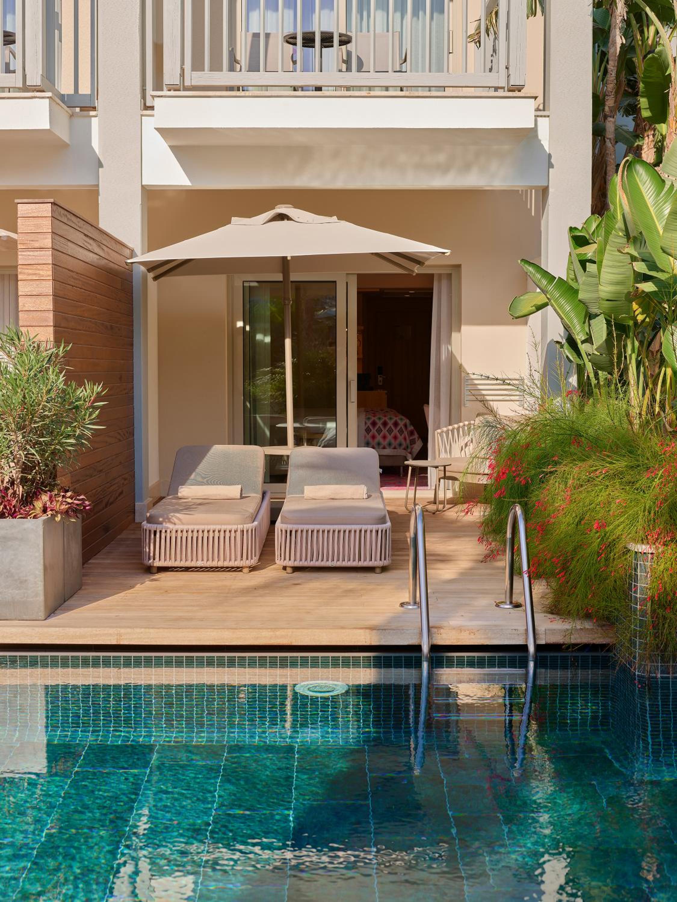 Deluxe Family Suite Swim Up