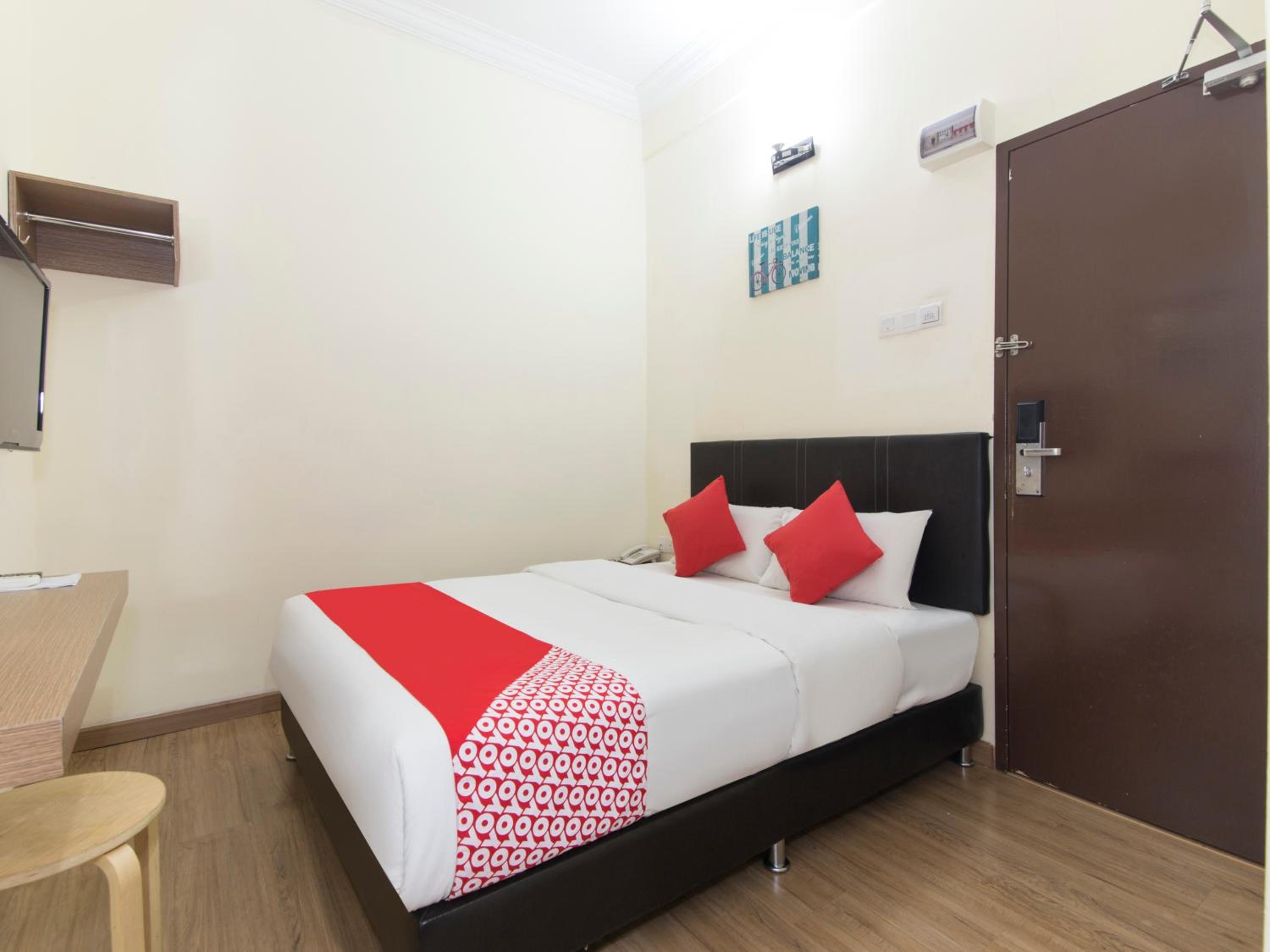 Standard Queen Room