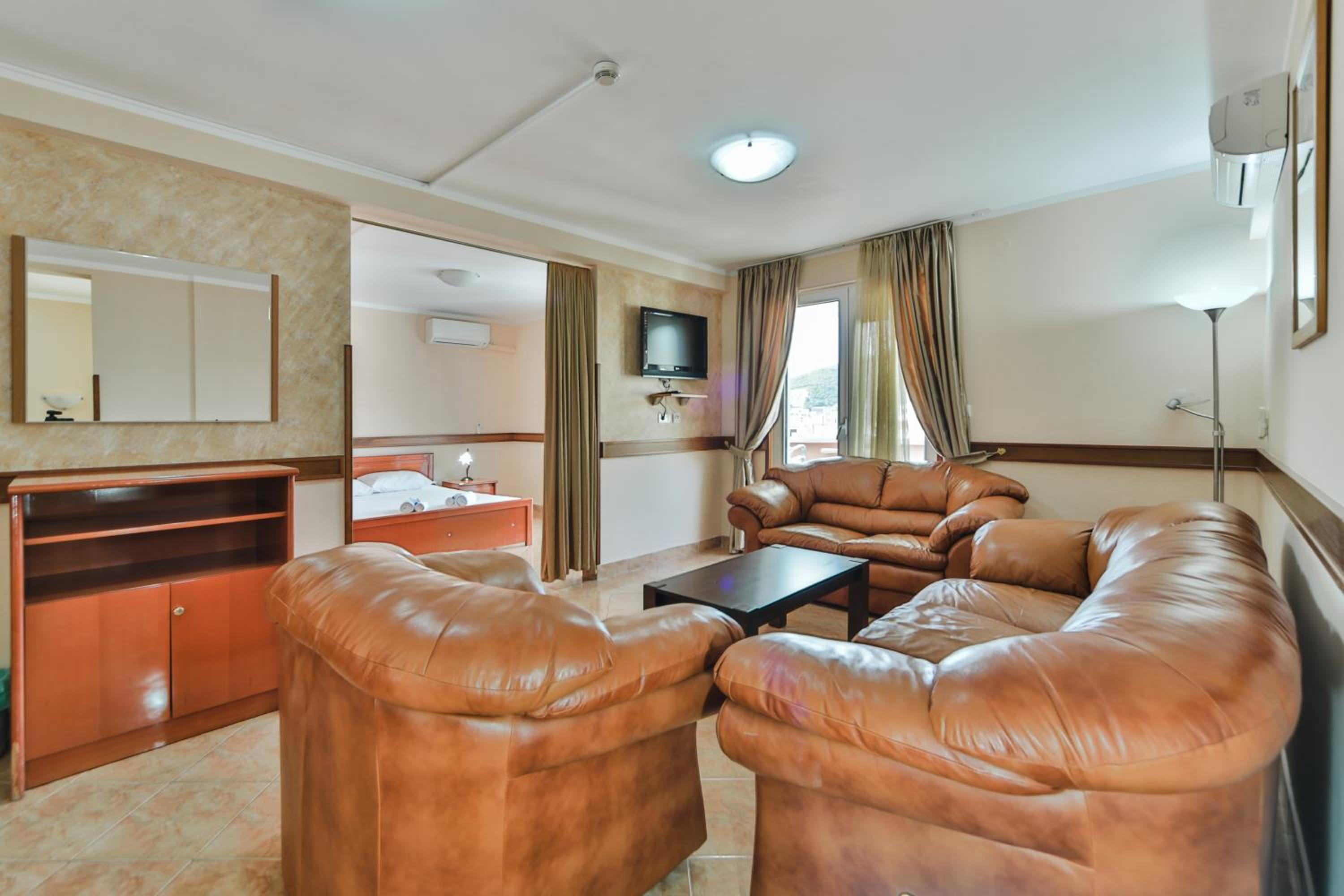 Suite with Balcony and Sea View - Photo 1