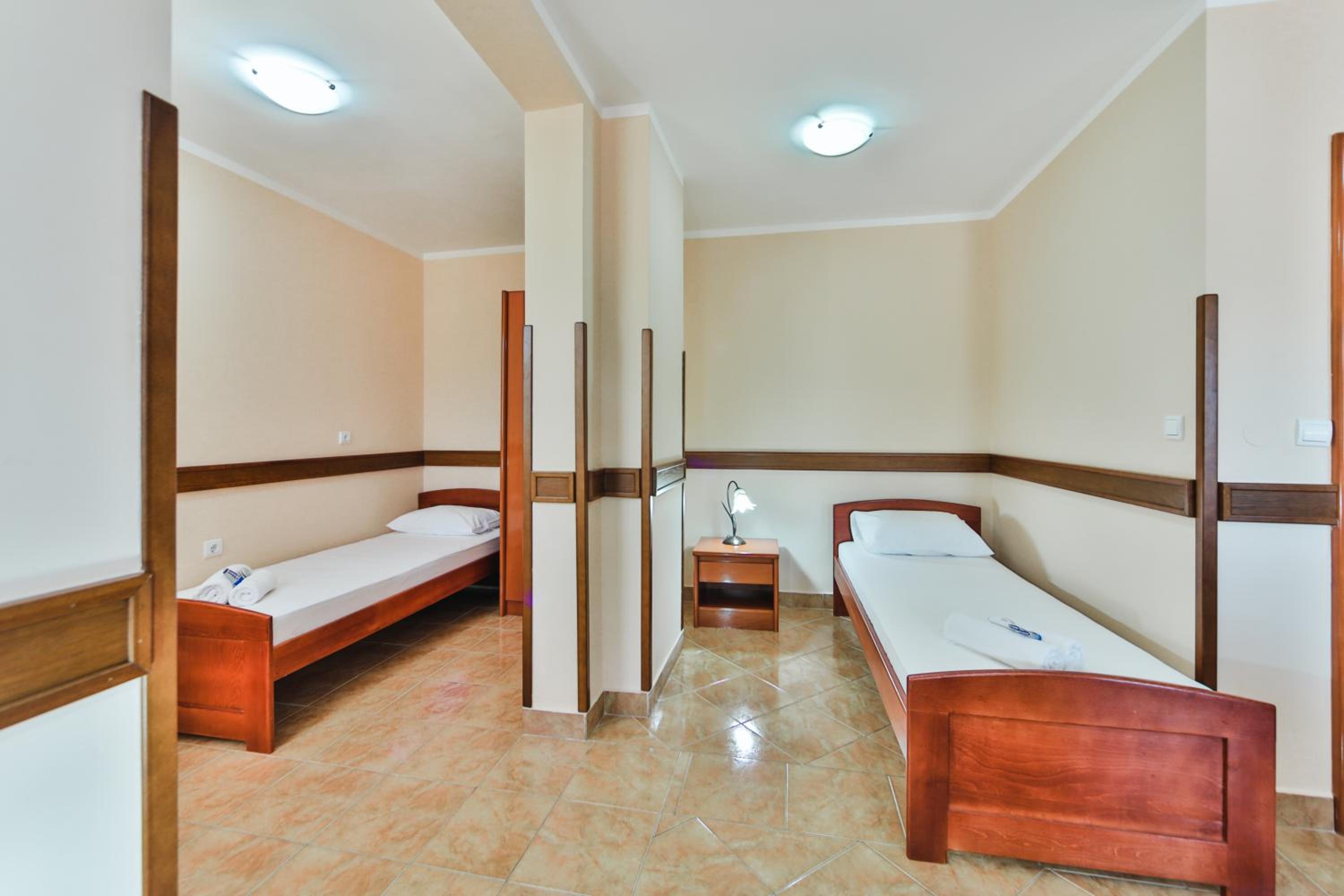 Suite with Balcony and Sea View - Photo 10