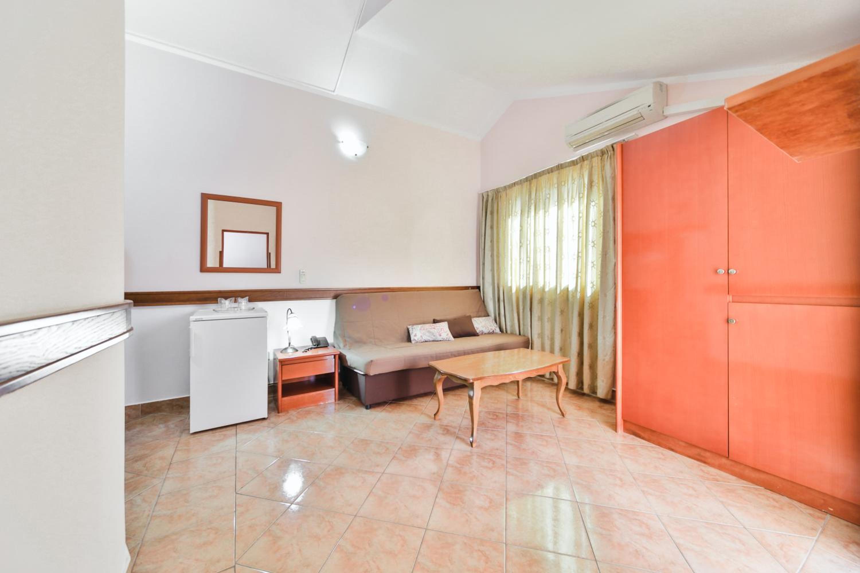 Double Suite with Balcony and Sea View - Photo 1
