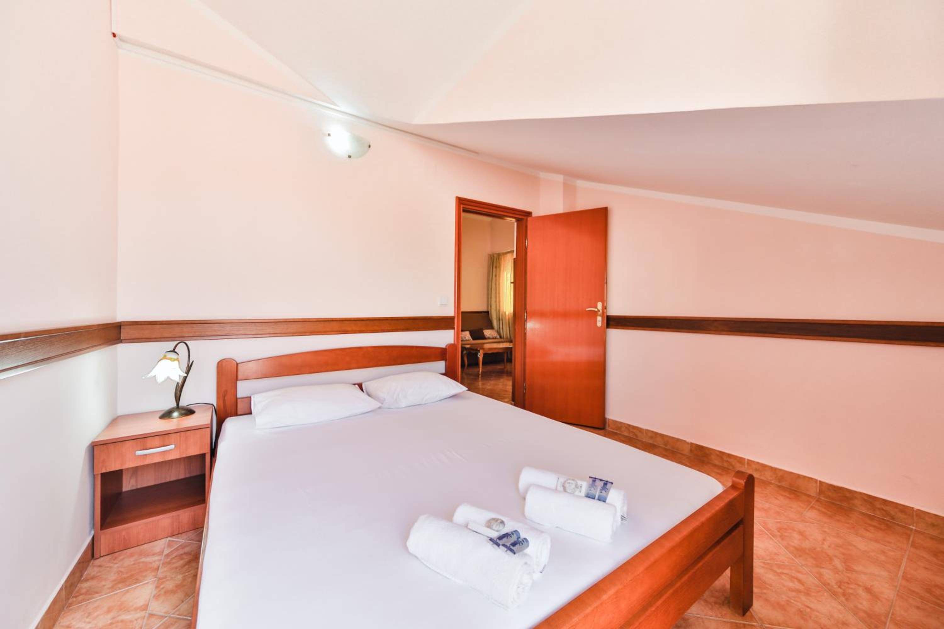 Double Suite with Balcony and Sea View - Photo 2