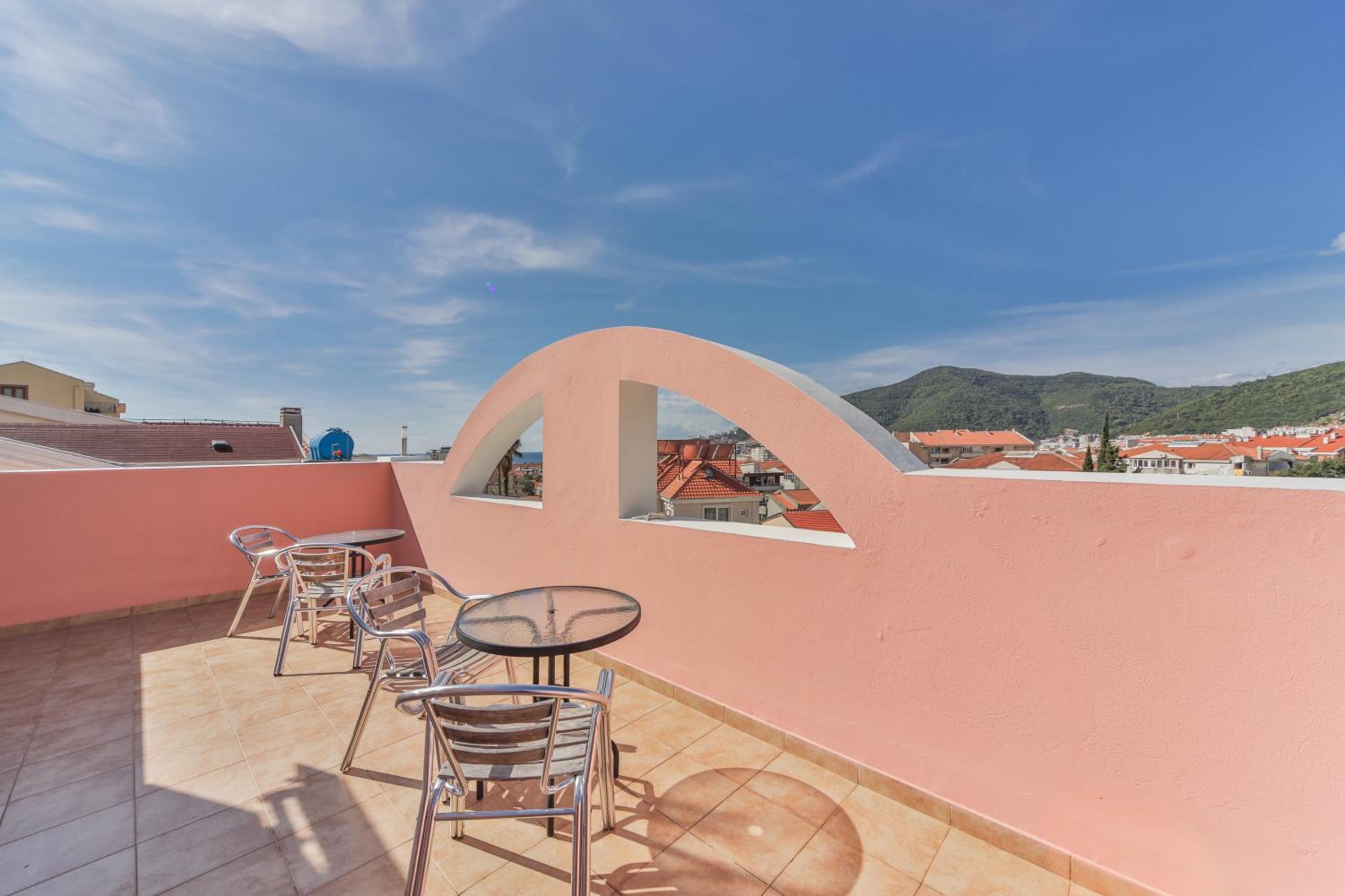 Double Suite with Balcony and Sea View - Photo 3