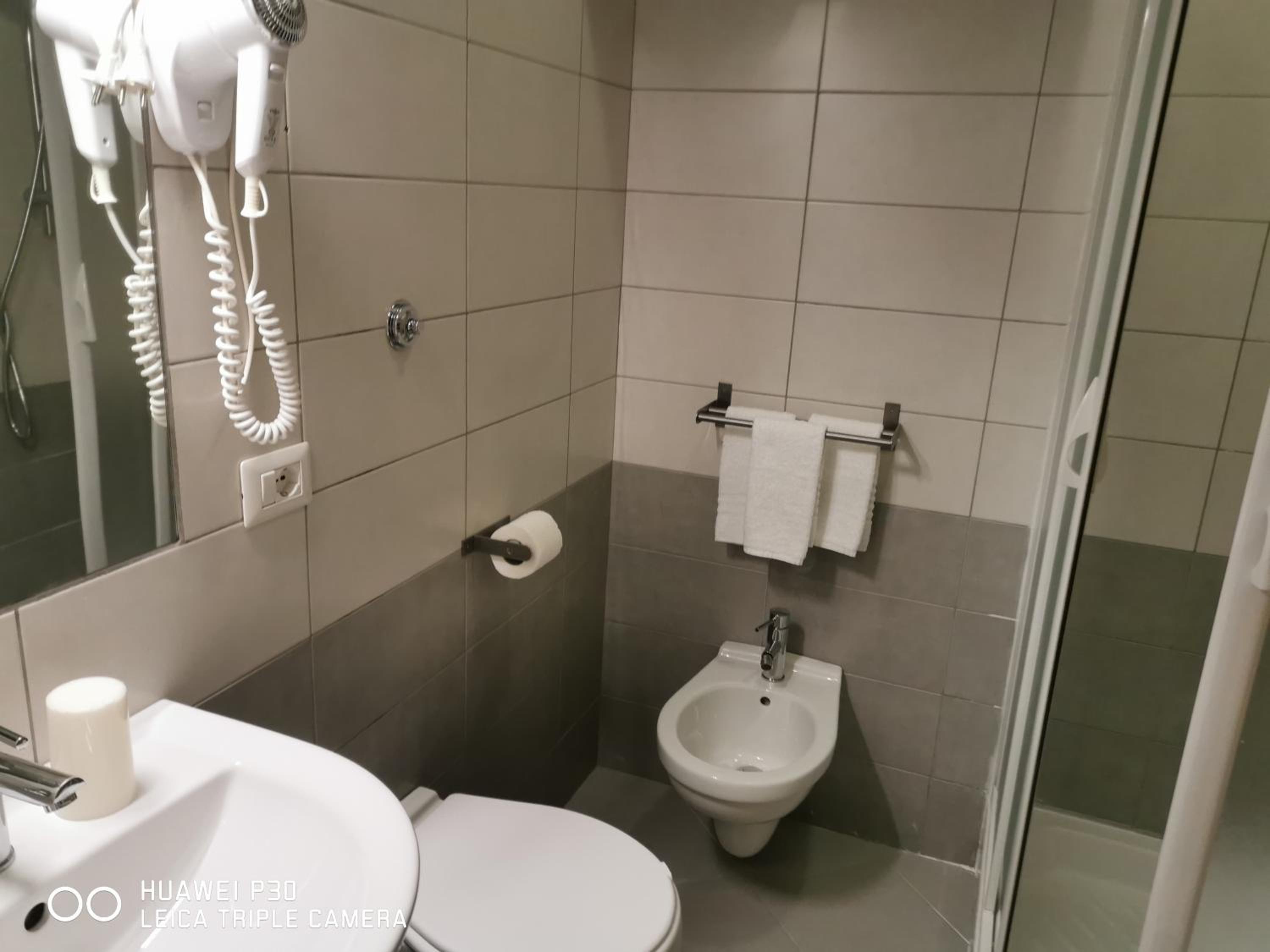 Triple Room with Private Bathroom photo 3