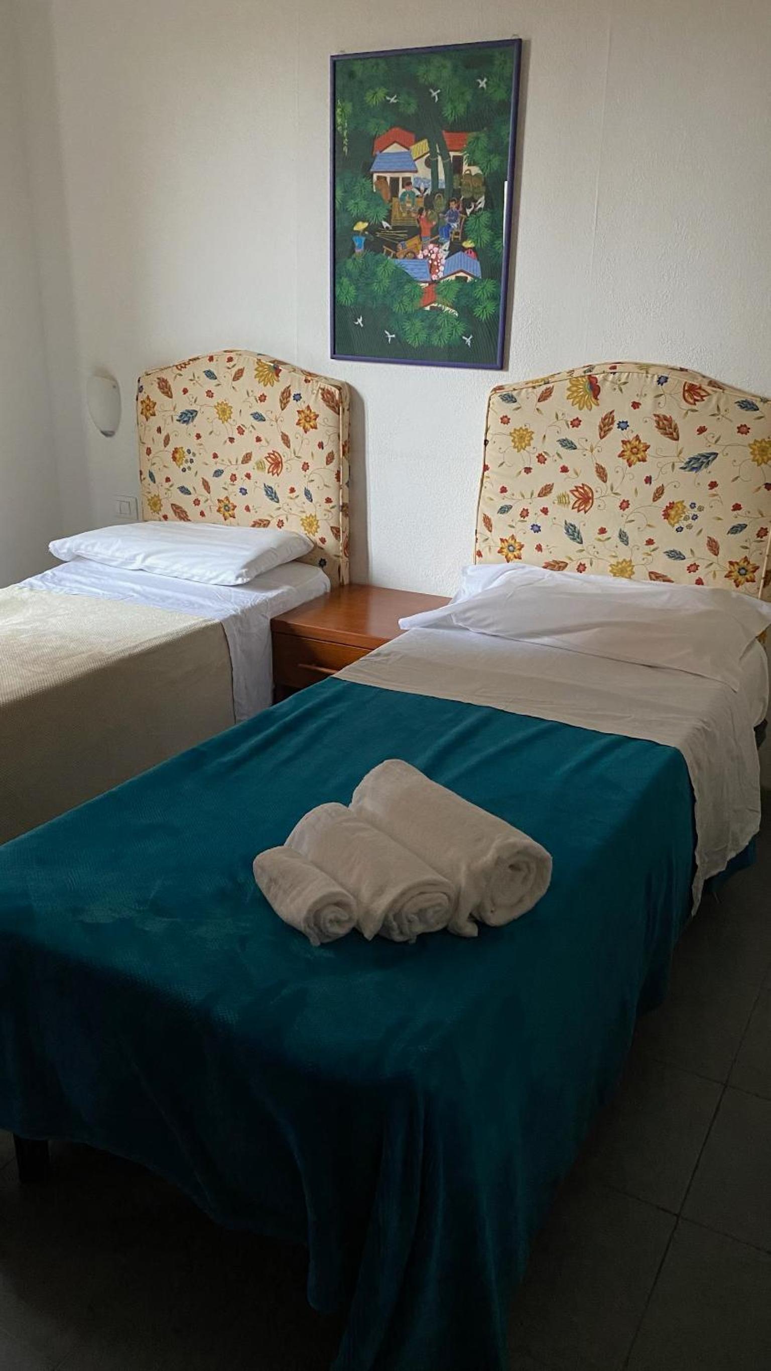 Budget Twin Room photo 3