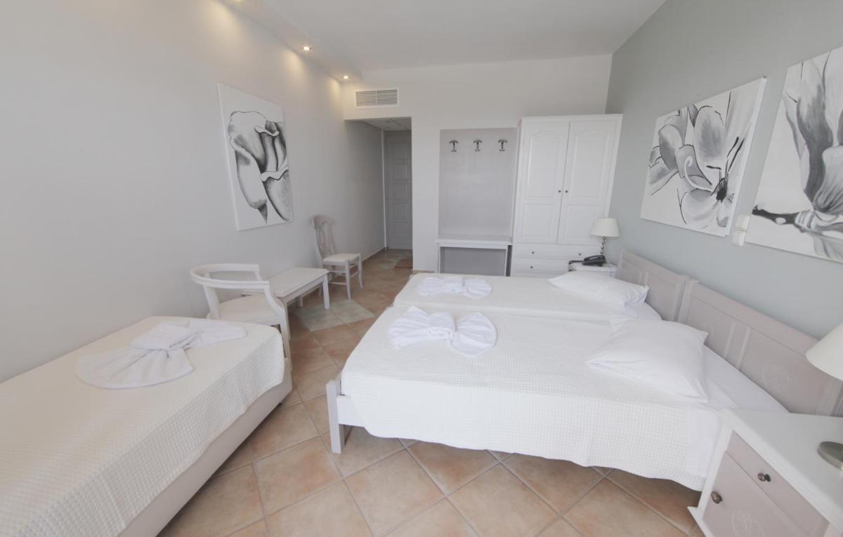 Triple Room with Sea View and Balcony photo 3