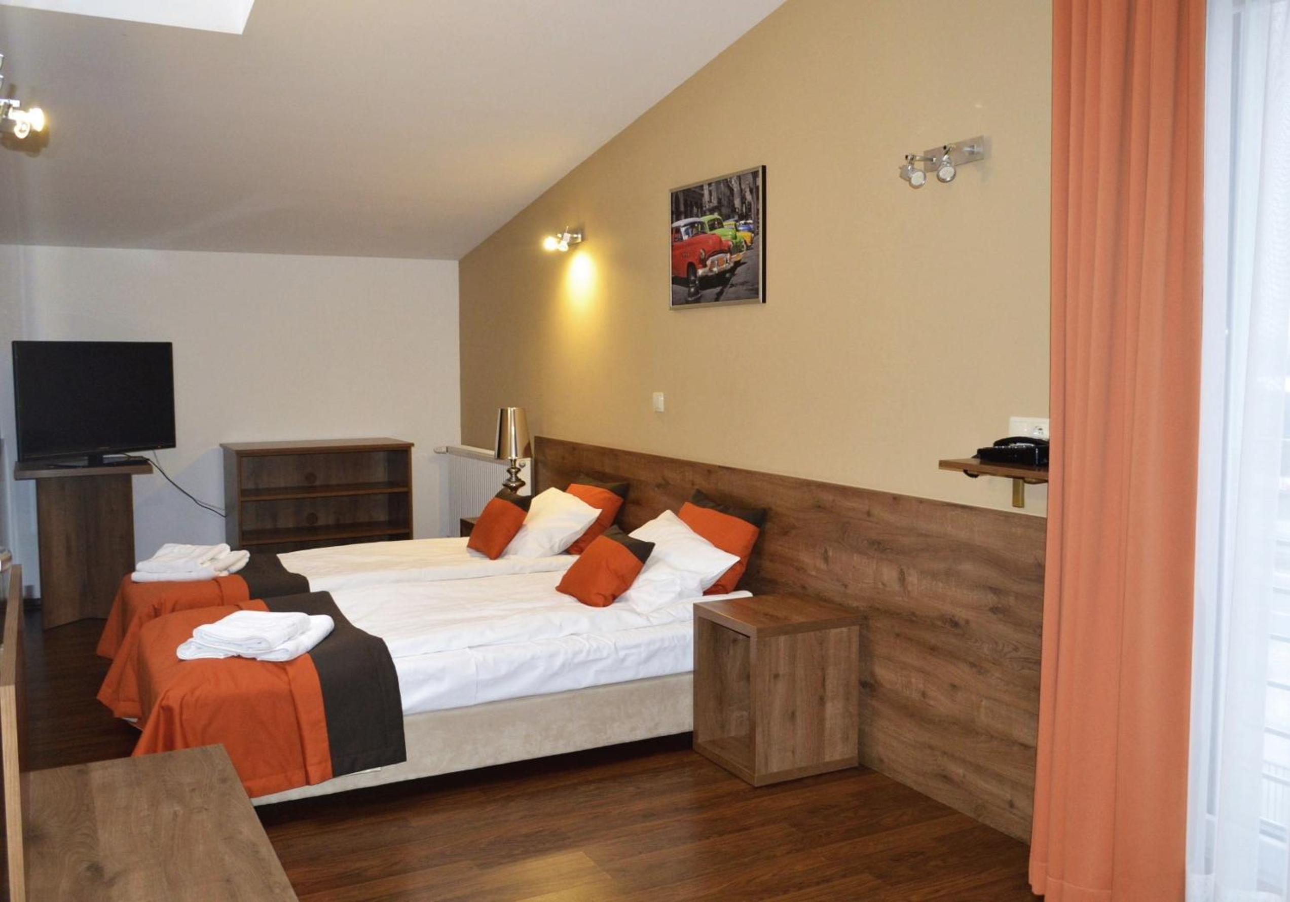 Double or Twin Room - Photo 5
