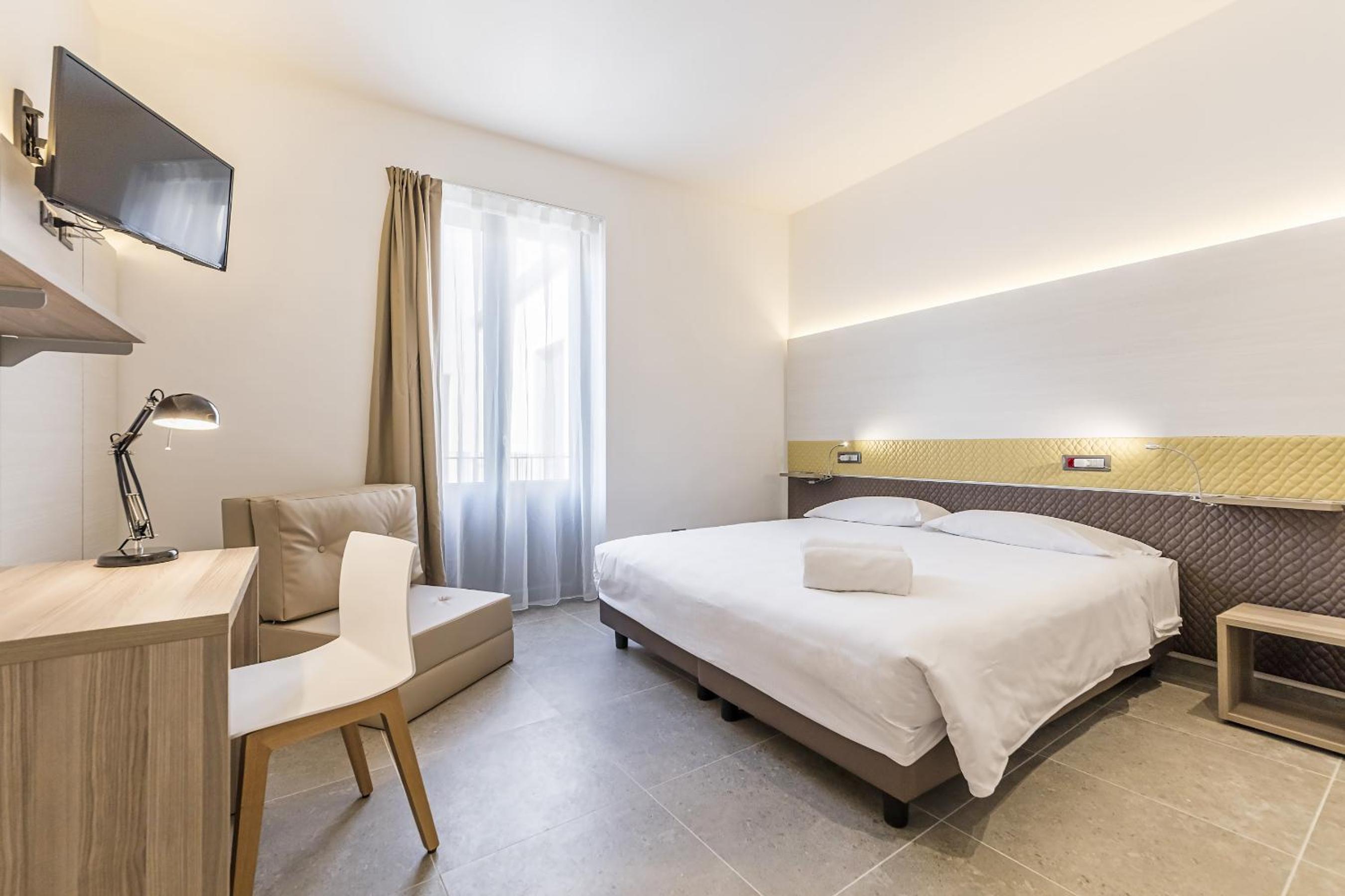 Deluxe Double or Twin Room with Balcony photo 1