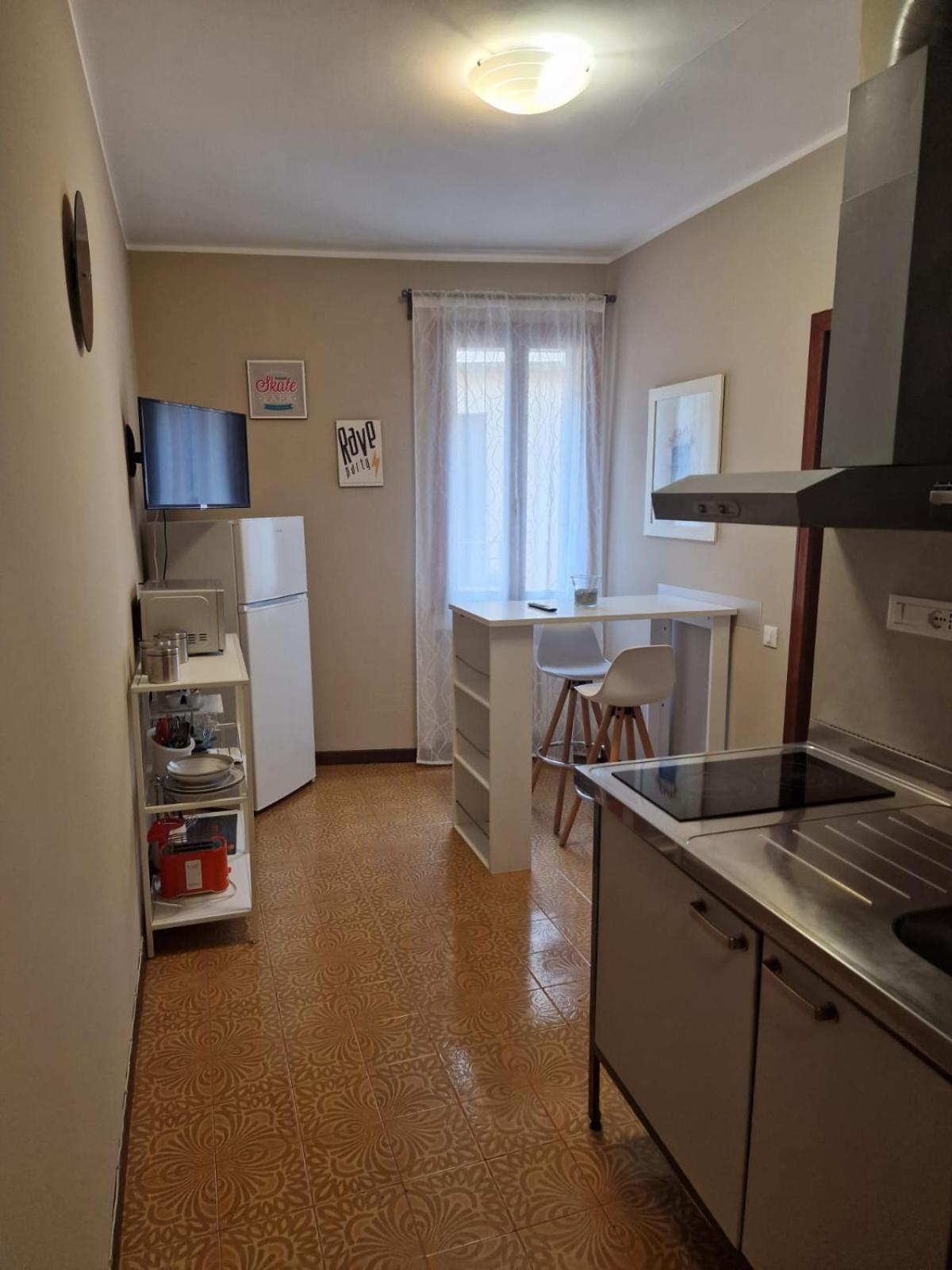 One-Bedroom Apartment - Photo 2