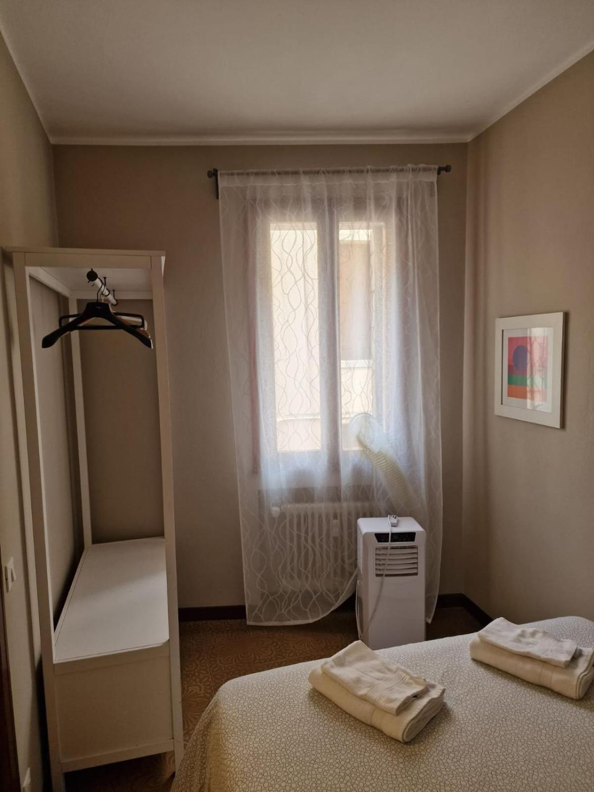 One-Bedroom Apartment - Photo 3