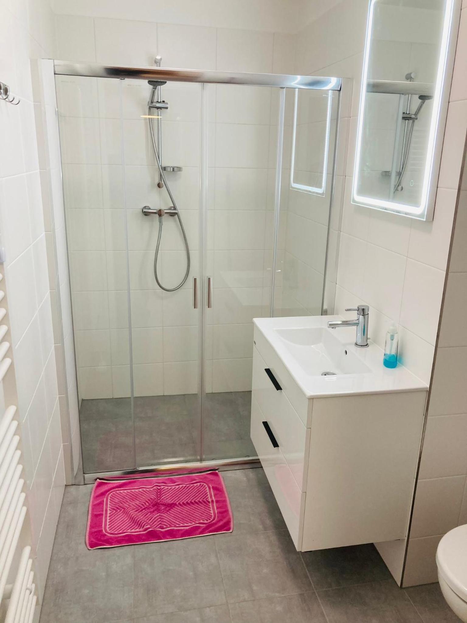Suite - Photo 9