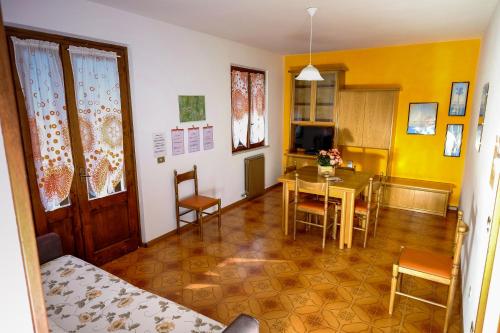 Two-Bedroom Apartment (7 Adults) photo 1