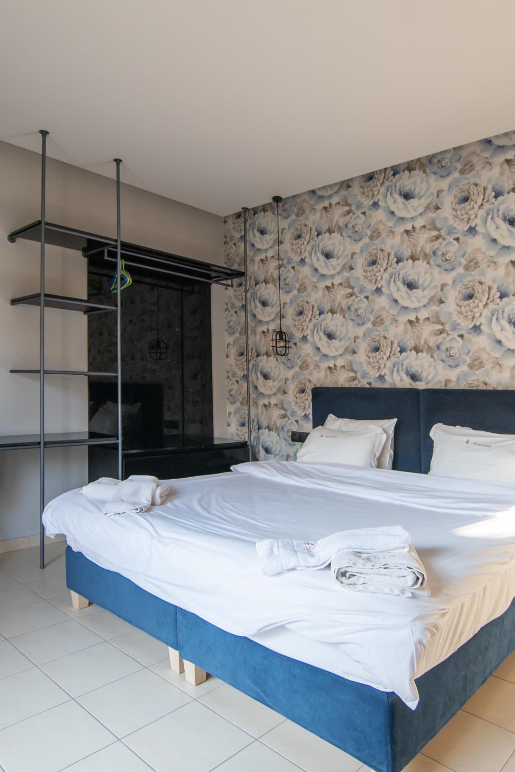 Studio Apartment with Balcony - Photo 3
