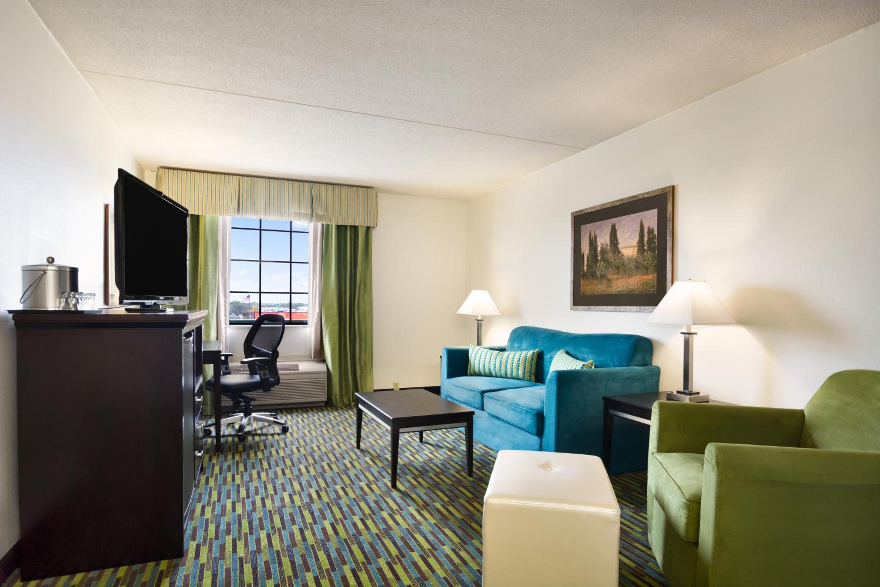 One-Bedroom King Suite - Non-Smoking - Photo 6