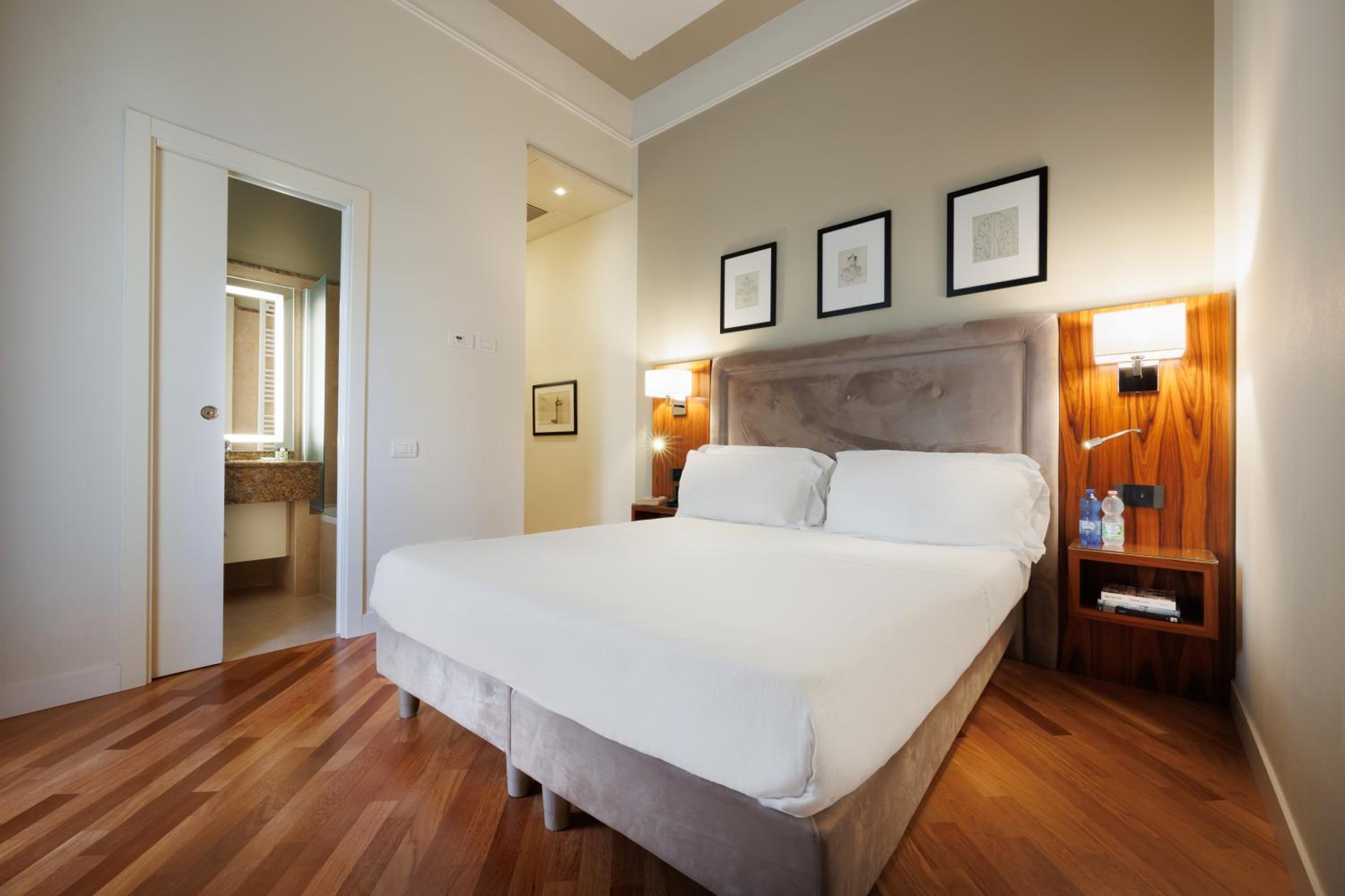 Superior Double or Twin Room photo 3
