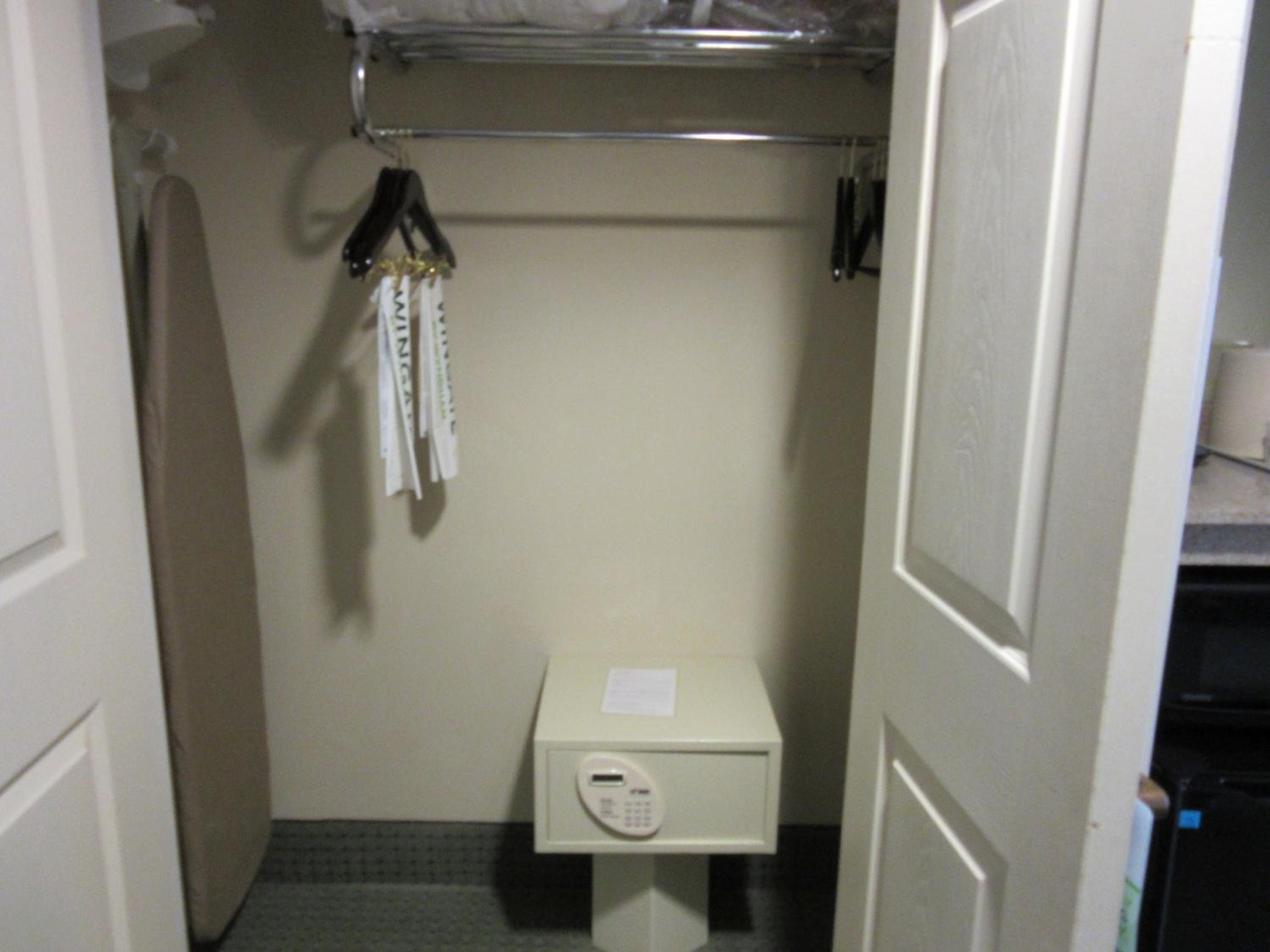 Queen Room - Disability Access - Non-Smoking
