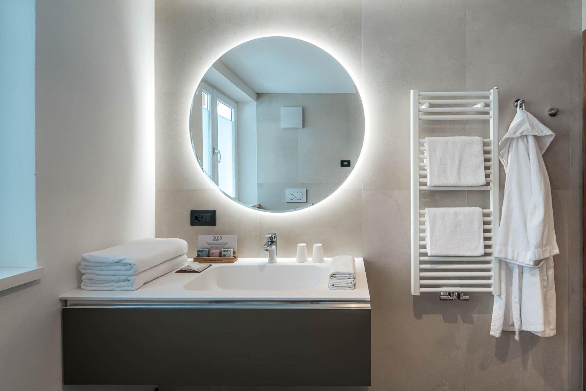 One-Bedroom Apartment - Photo 3