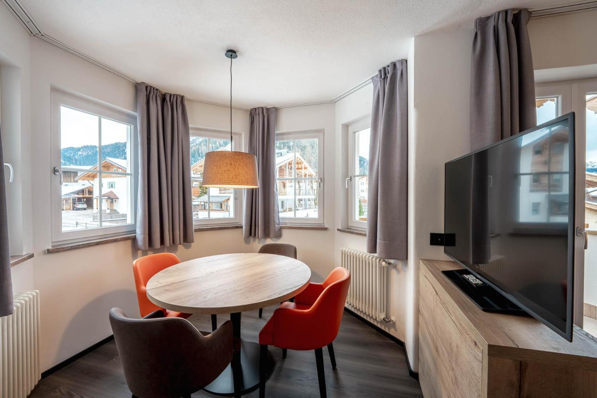 One-Bedroom Apartment - Photo 2
