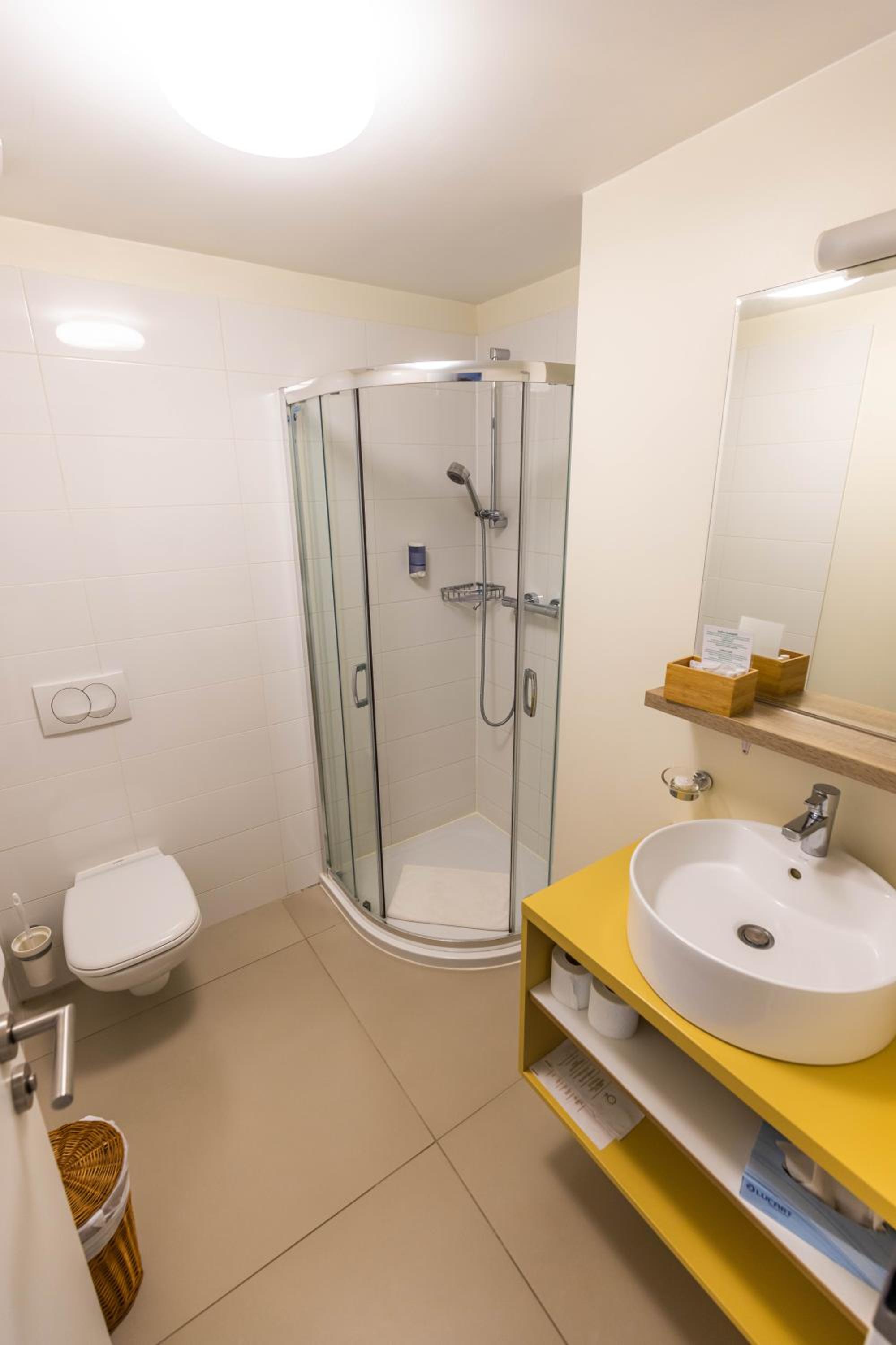 Twin Room - Photo 2