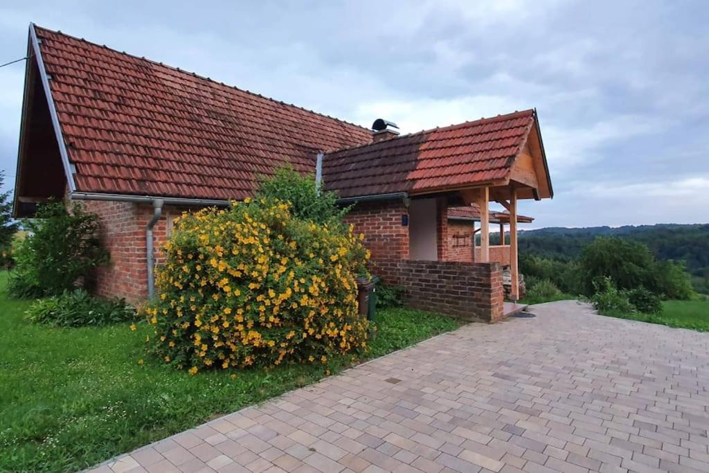 Three-Bedroom House photo 2