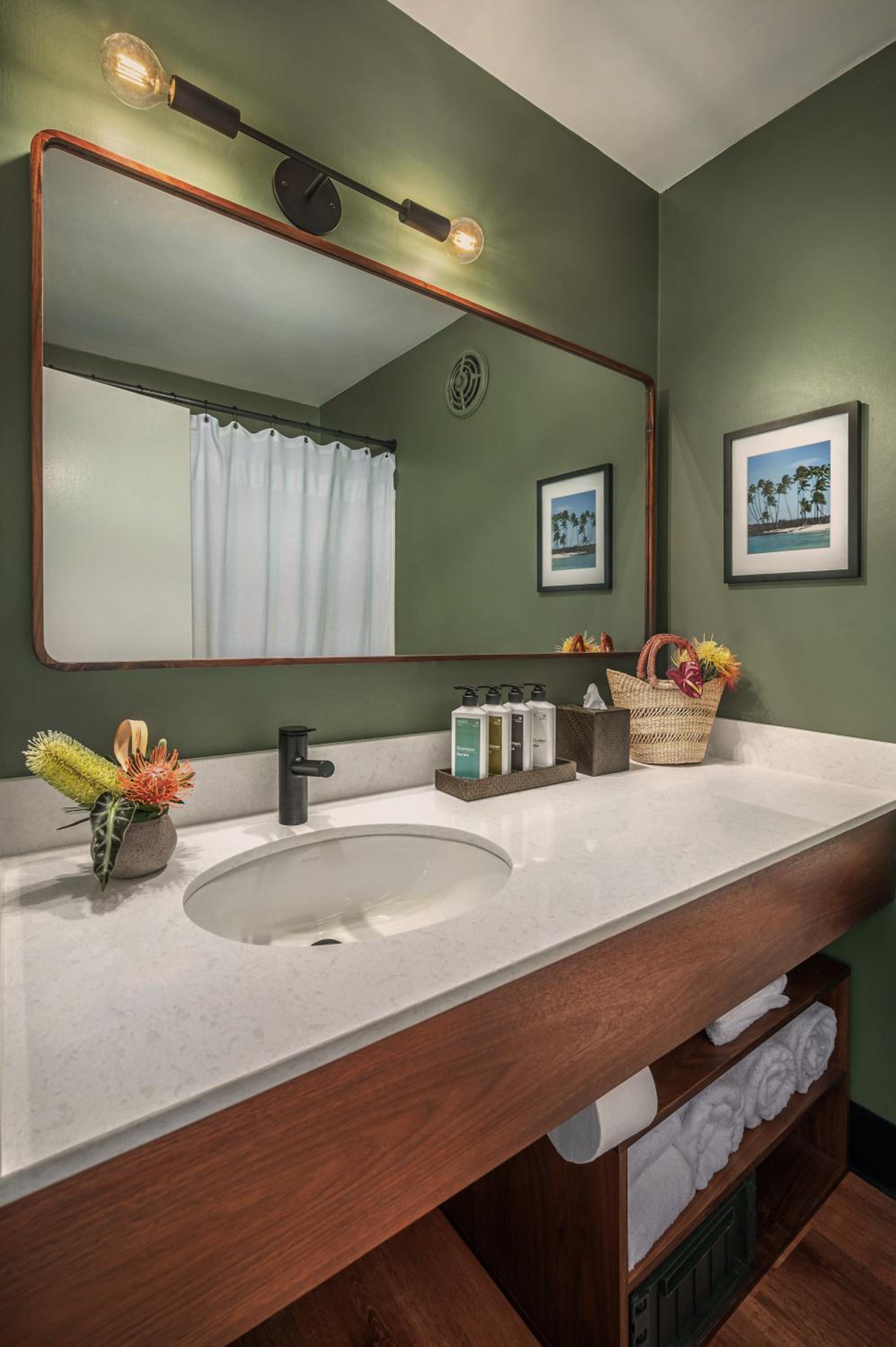 One Bedroom w-Kitchenette, Garden View - Photo 4
