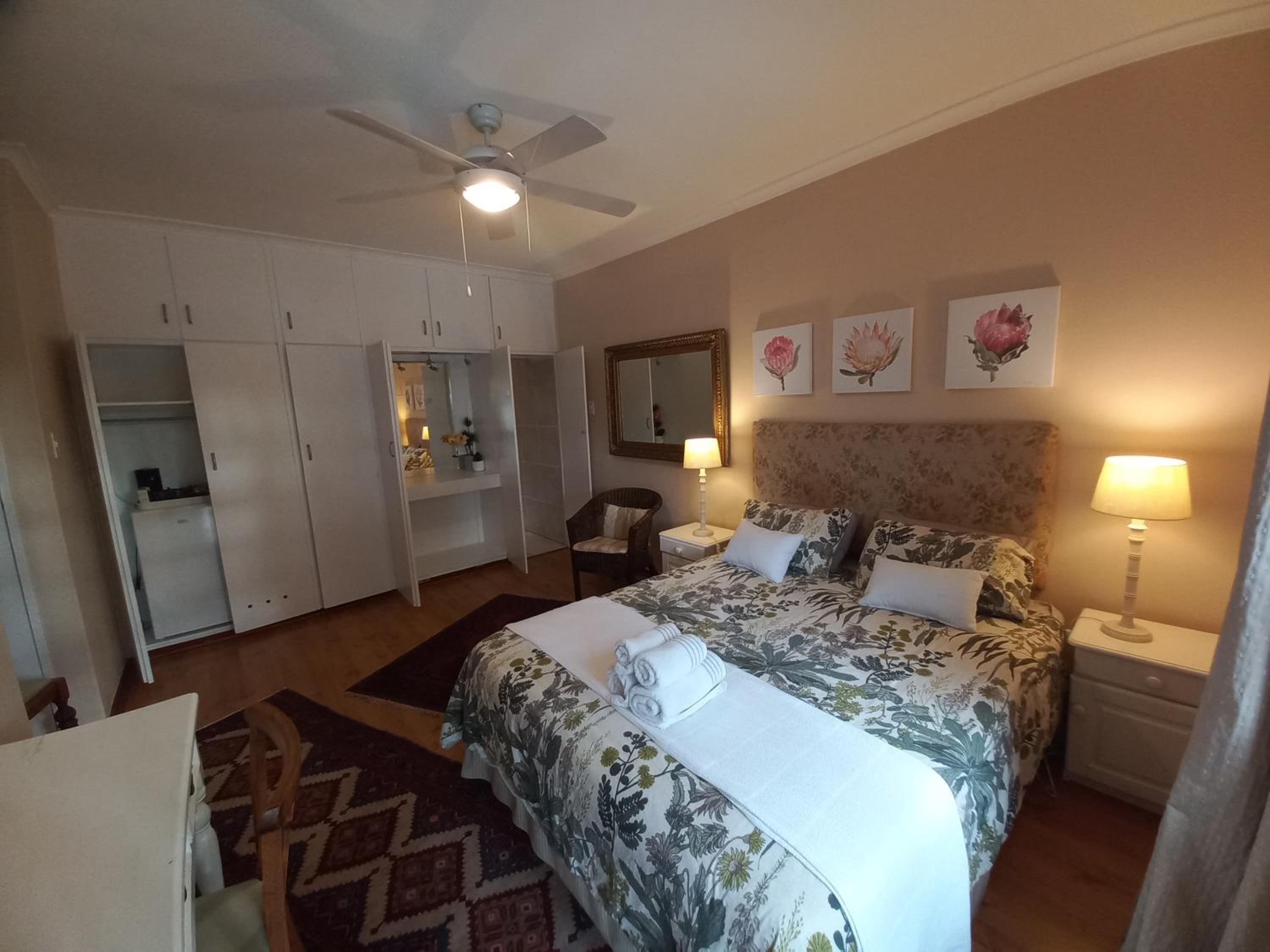 Deluxe Double Room with Bath photo 3