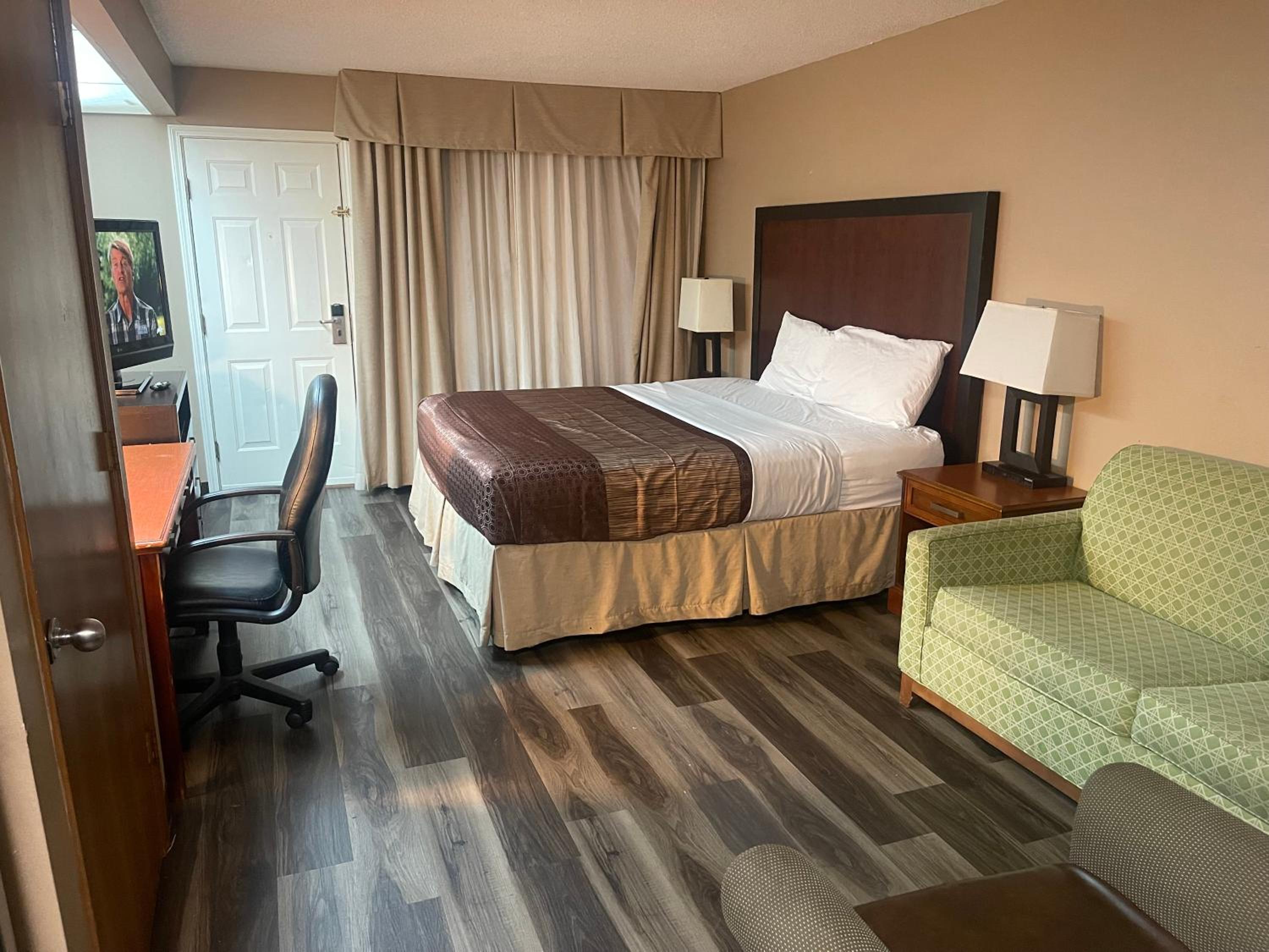 King Room - Non-Smoking - Photo 1