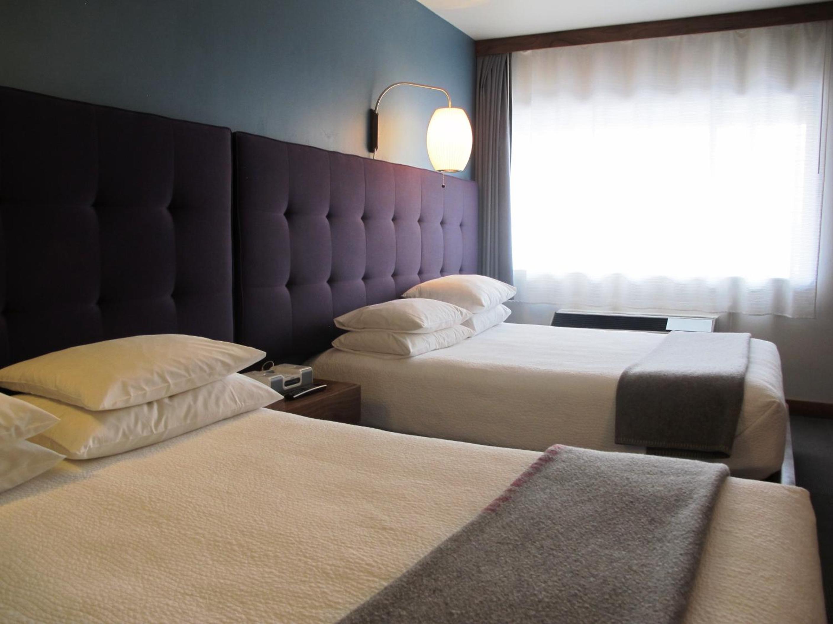 Queen Room with Two Queen Beds photo 1