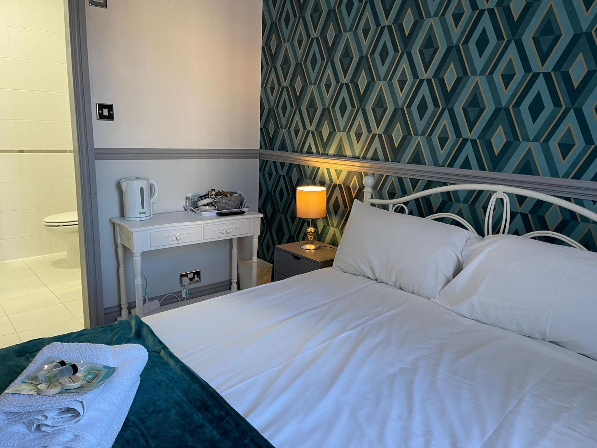 Deluxe Double Room with Shower