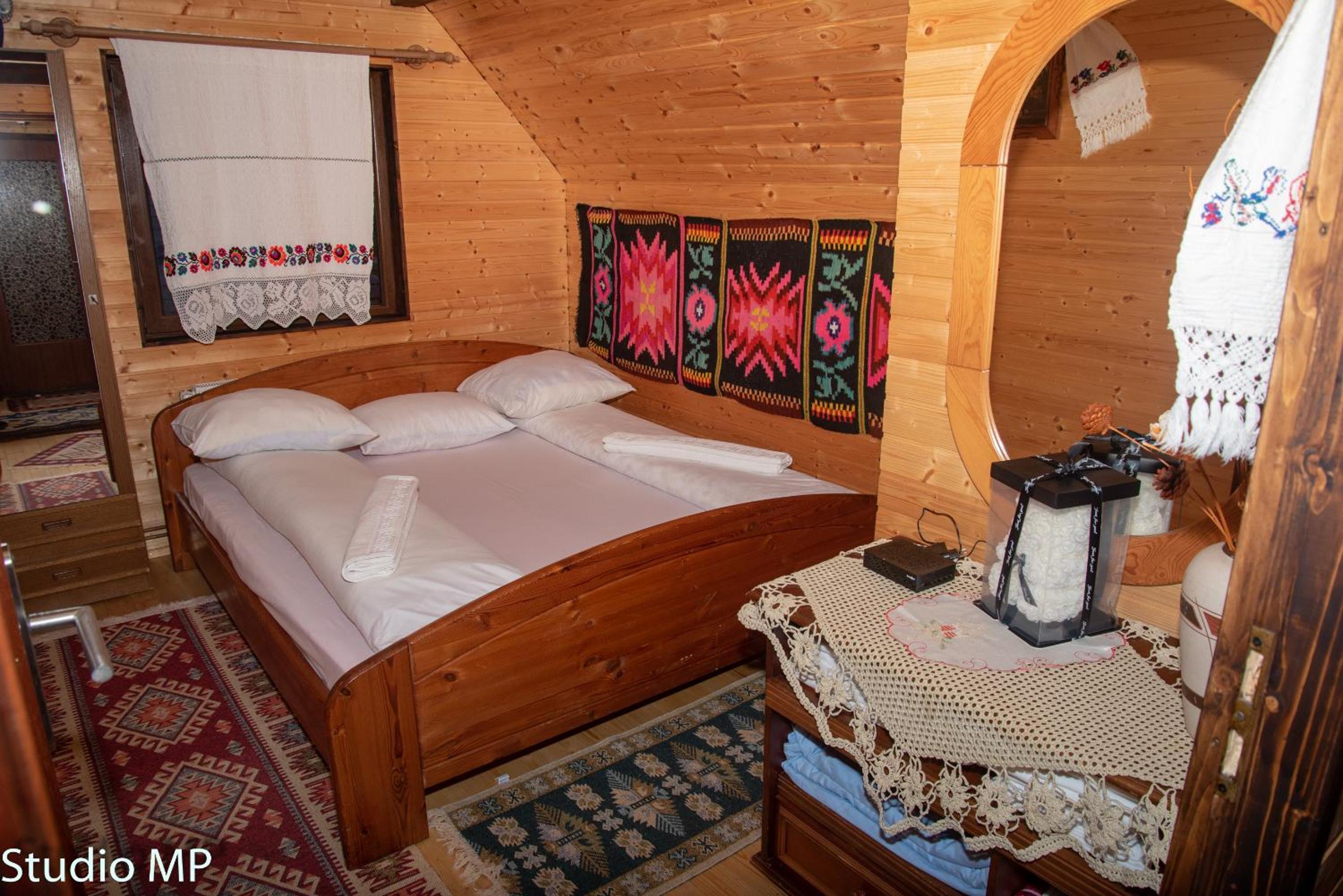 Deluxe Room (2 Adults + 1 Child) photo 1