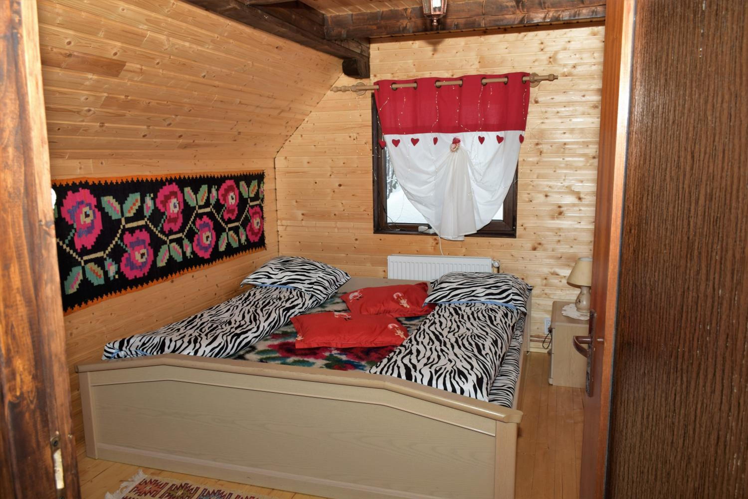Deluxe Room (2 Adults + 1 Child) photo 3