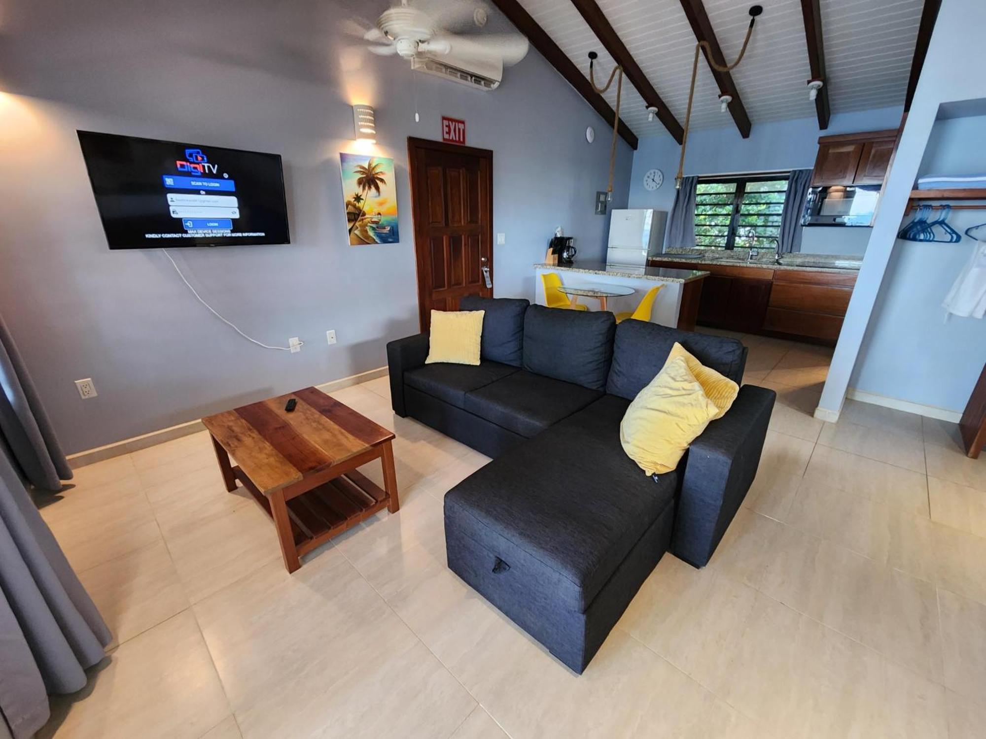 King Suite with Balcony photo 3
