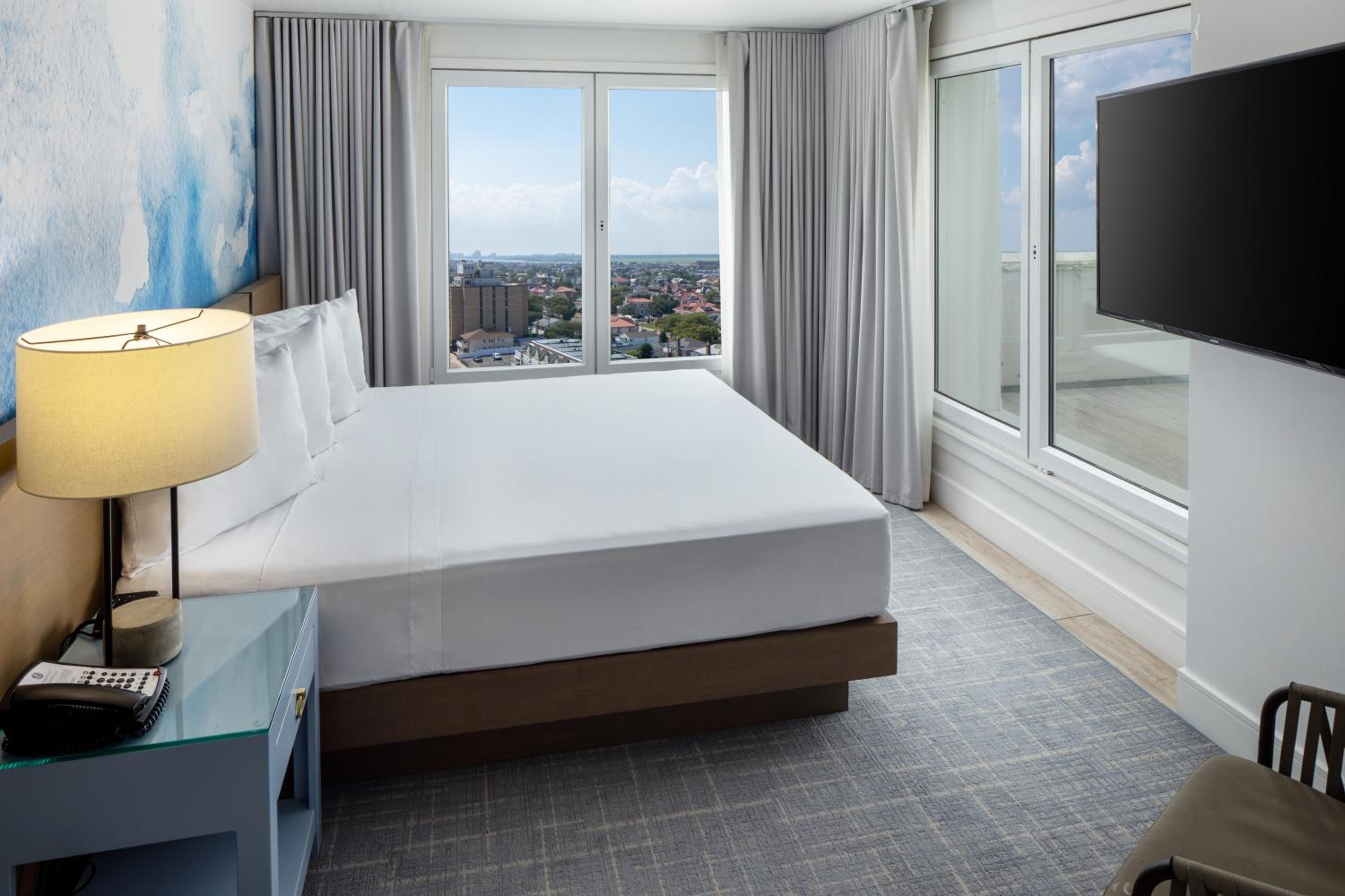 Premium King with City View - Photo 1