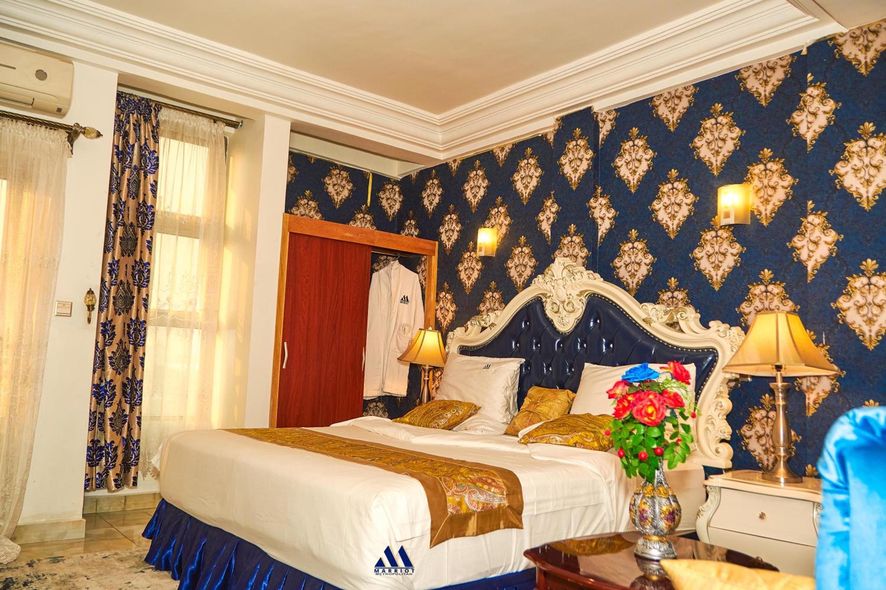 Deluxe King Room
