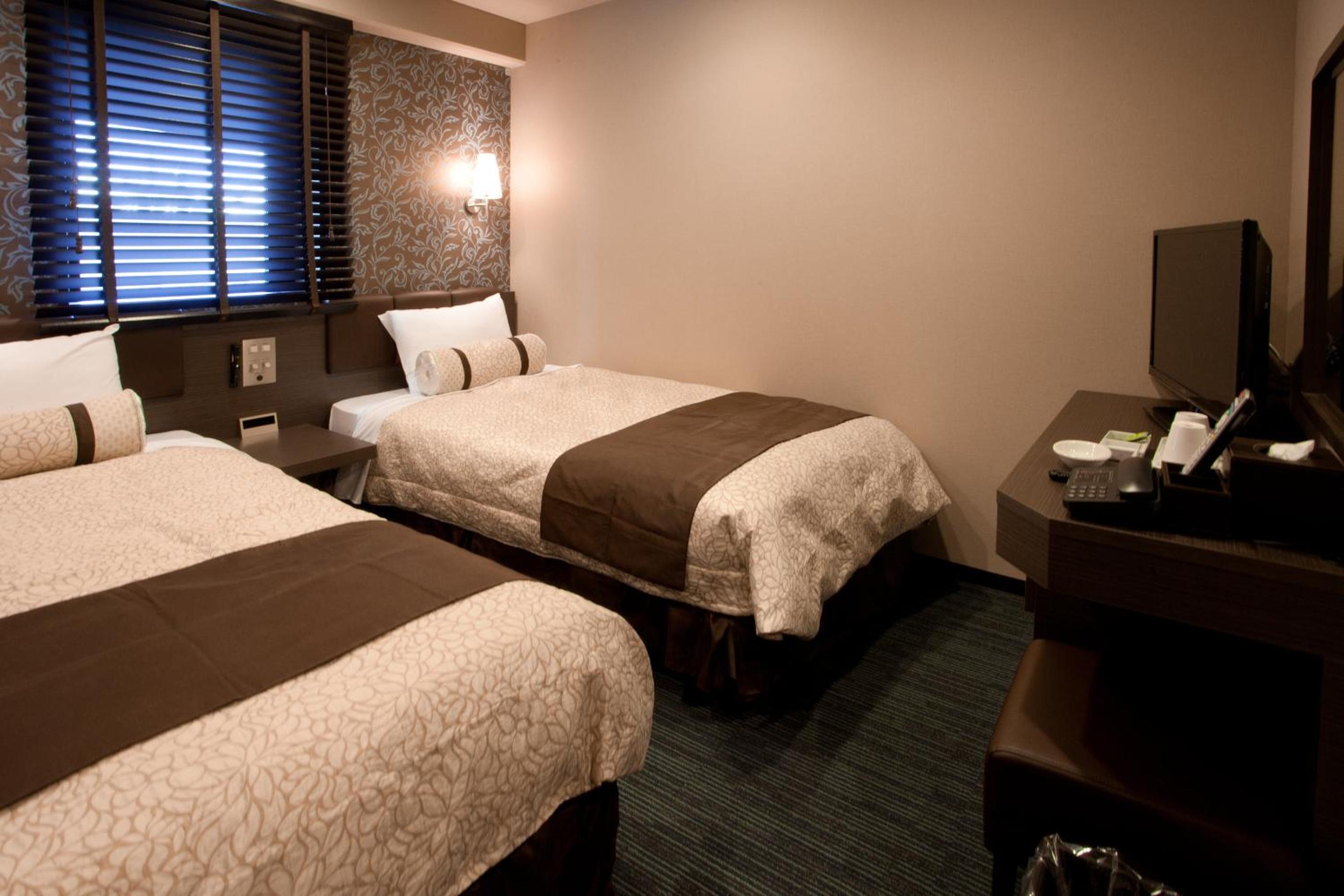 Twin Room (1 Adults) - Smoking  photo 3