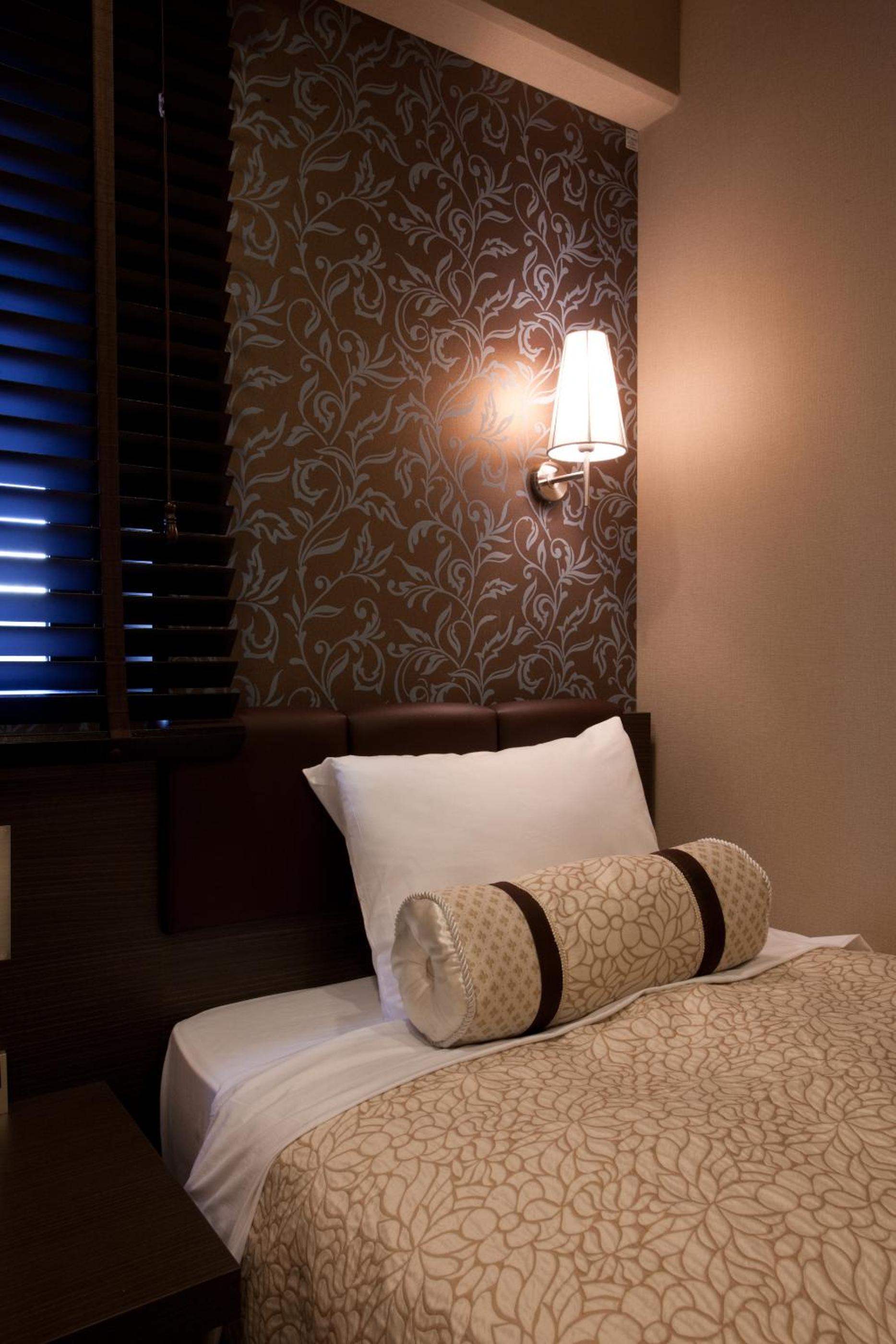 Twin Room (1 Adult) - Non-Smoking photo 3