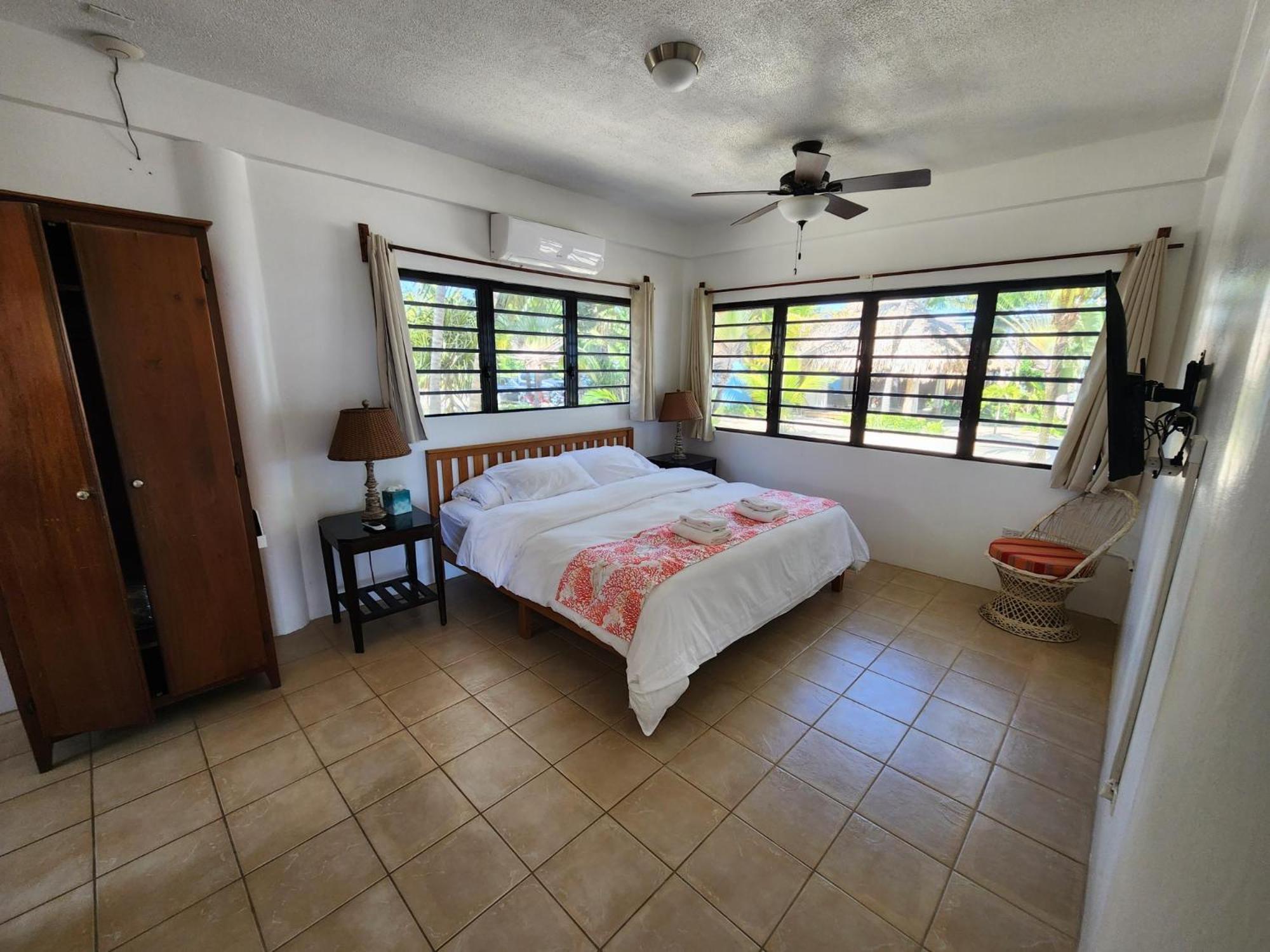 One-Bedroom Apartment with Ocean View - Separate Building photo 3