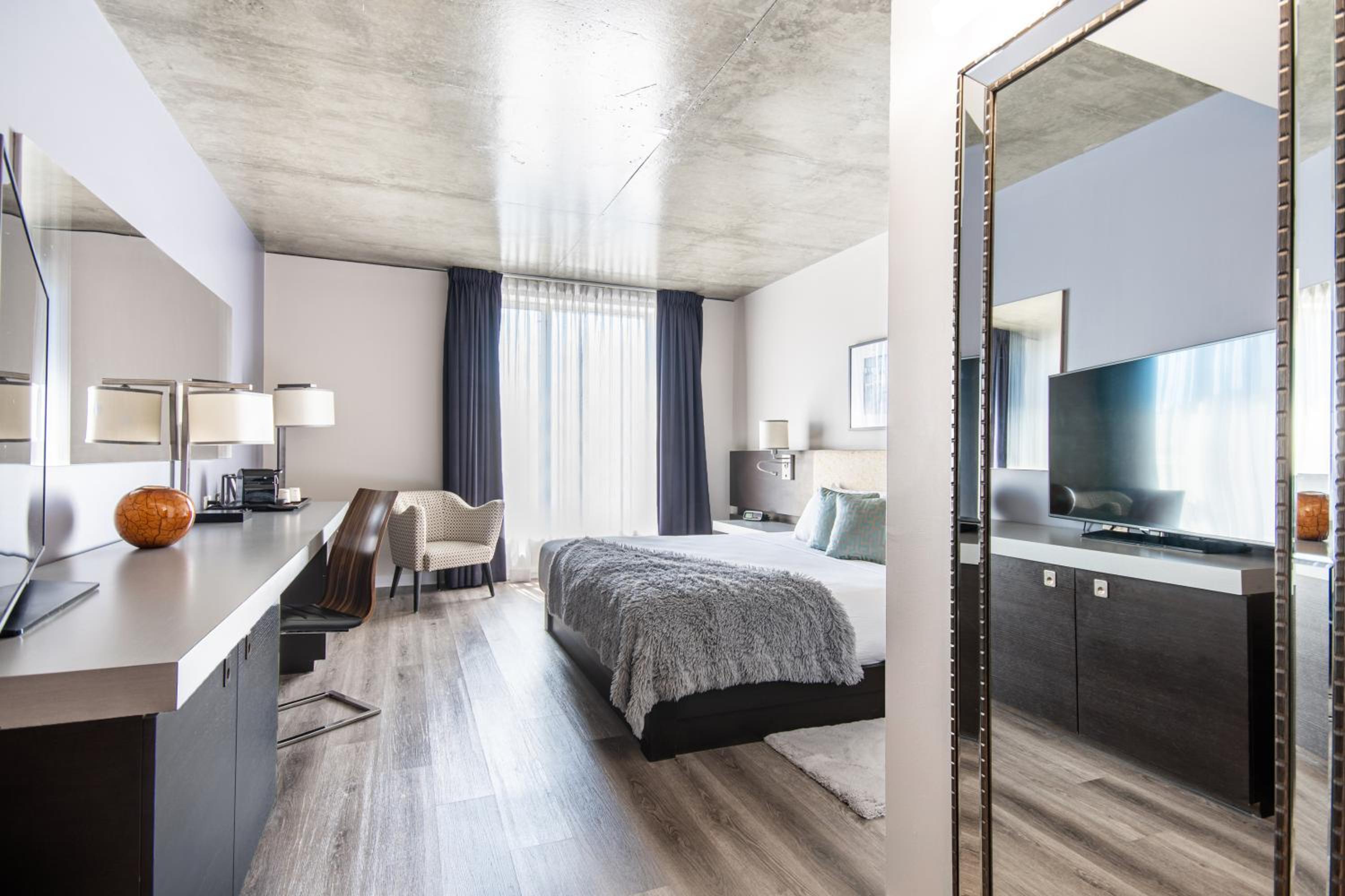 Deluxe King Room - Photo 4