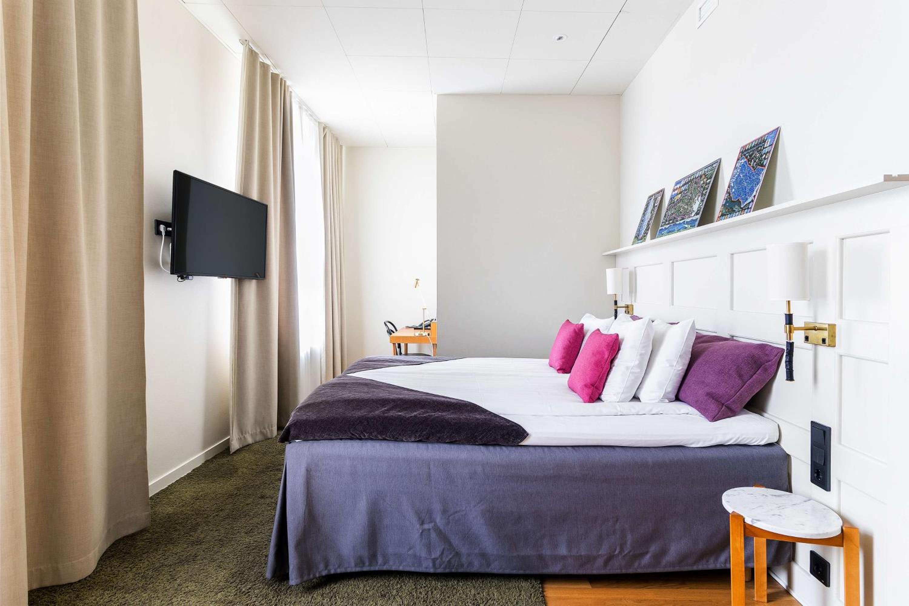 Standard Twin Room - Photo 4