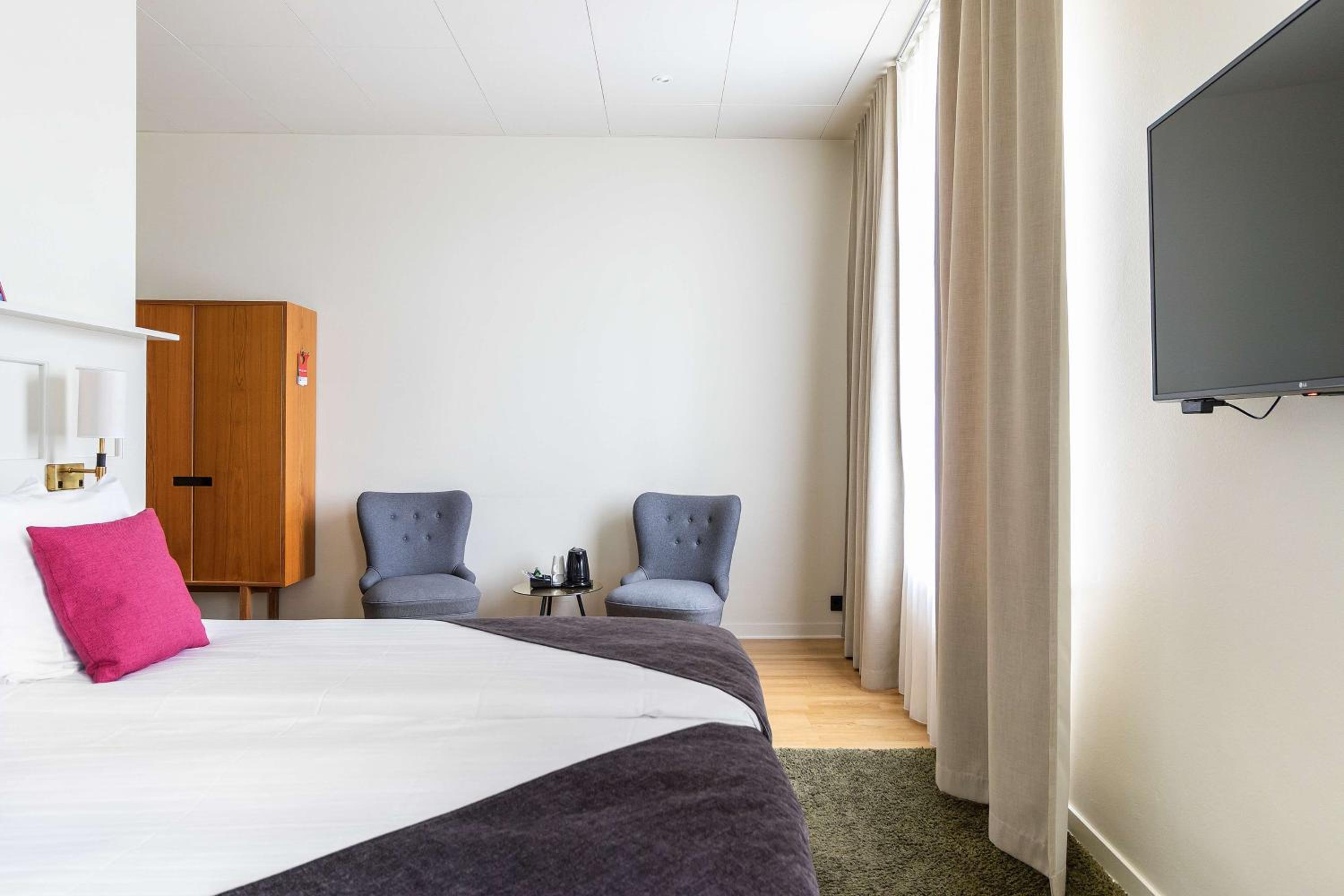 Standard Twin Room - Photo 5