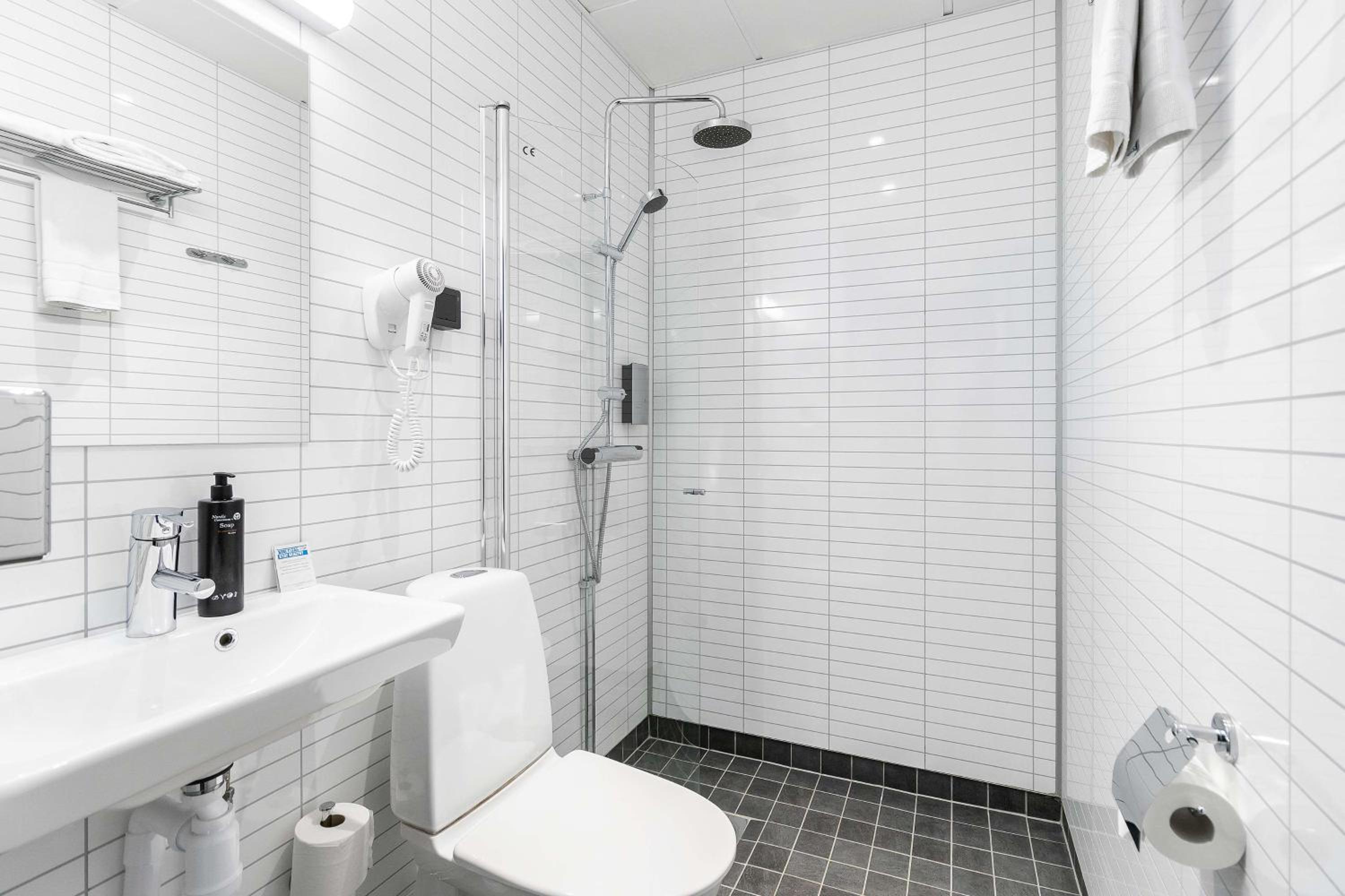 Standard Twin Room - Photo 6