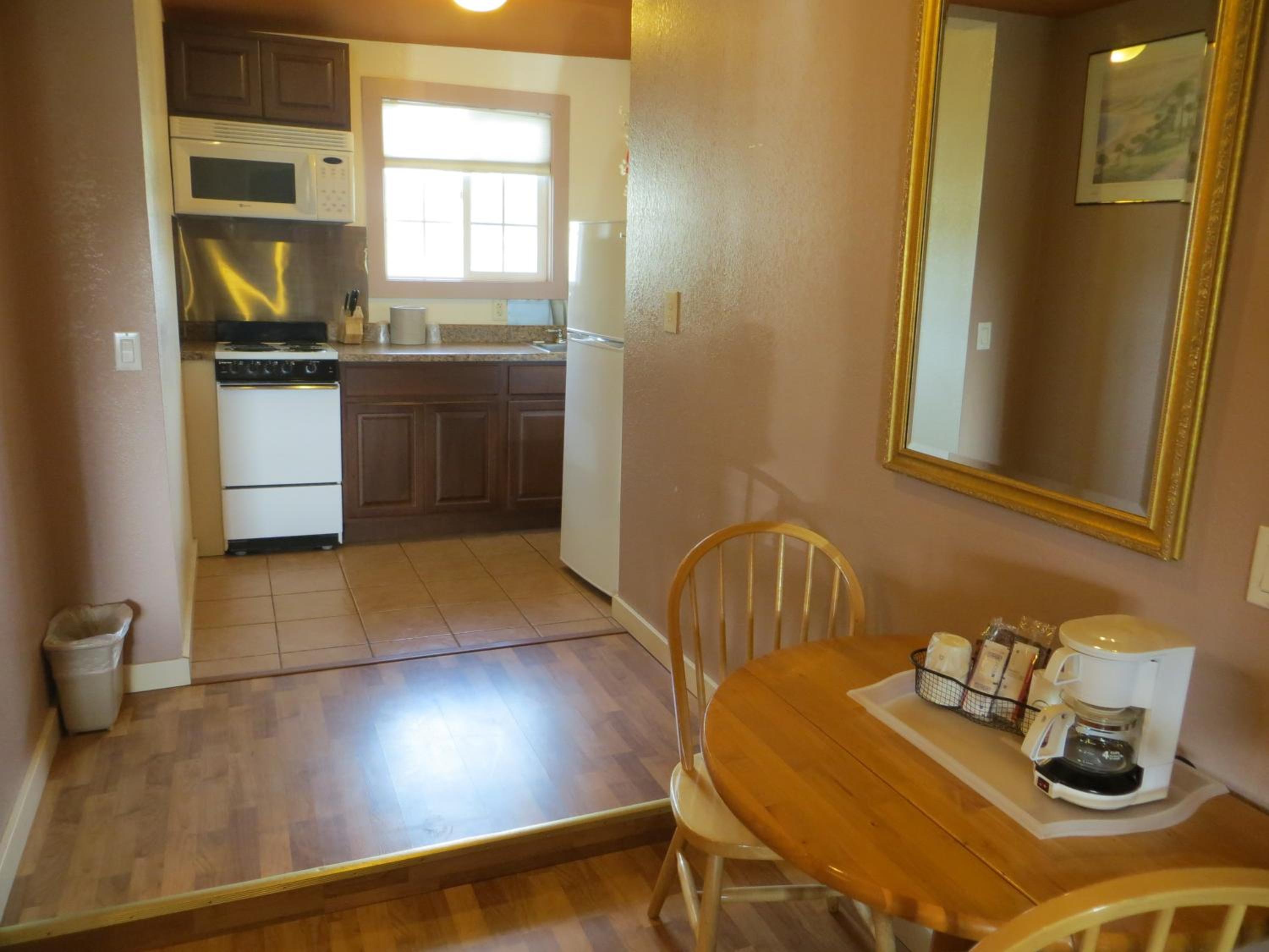 Deluxe King Room - Photo 2