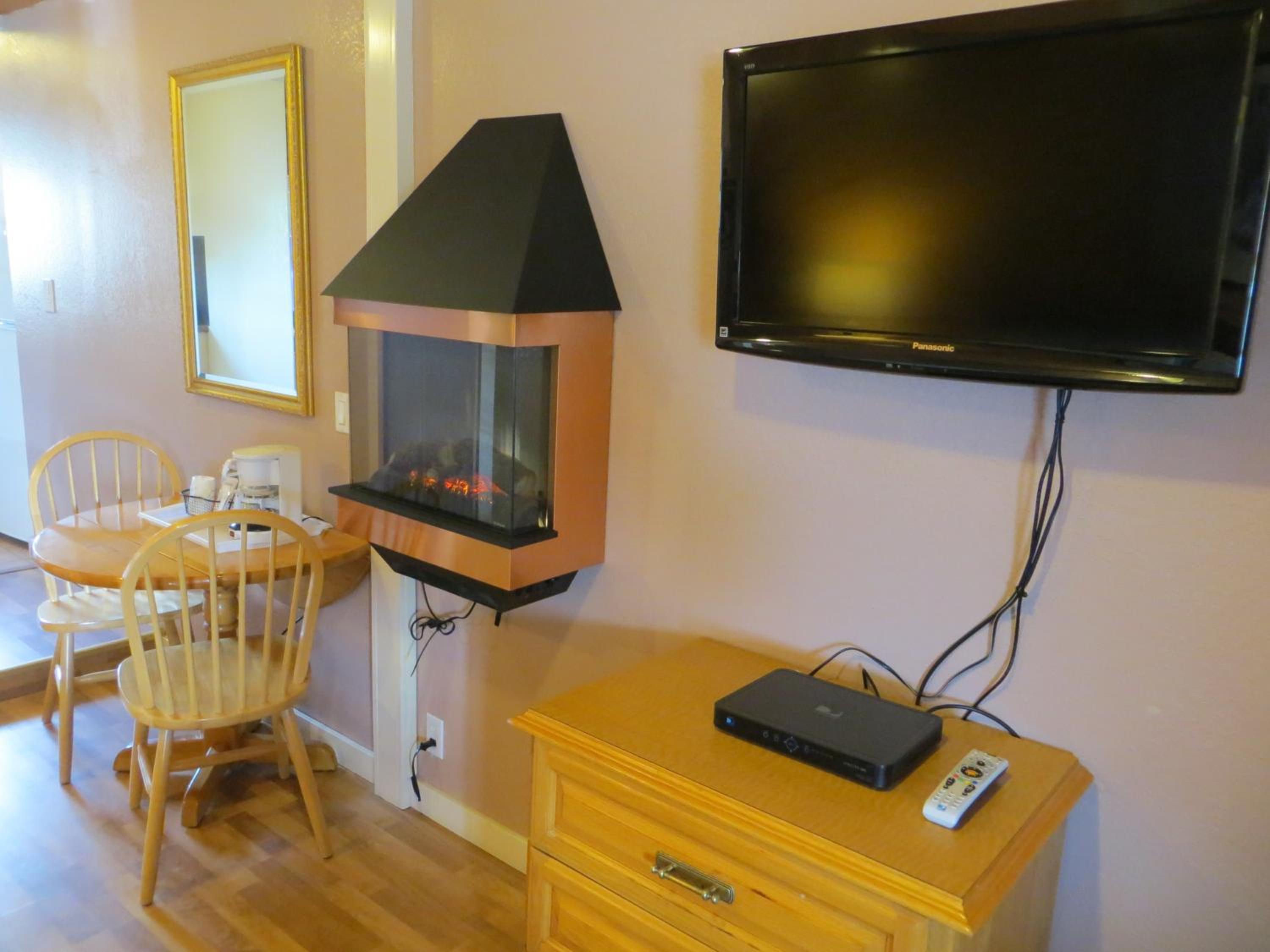 Deluxe King Room - Photo 3