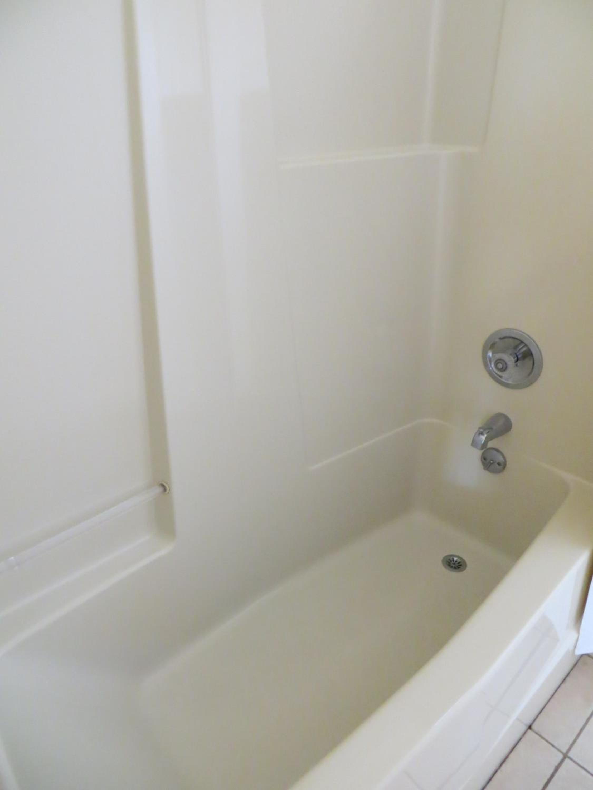 Deluxe King Room - Photo 4
