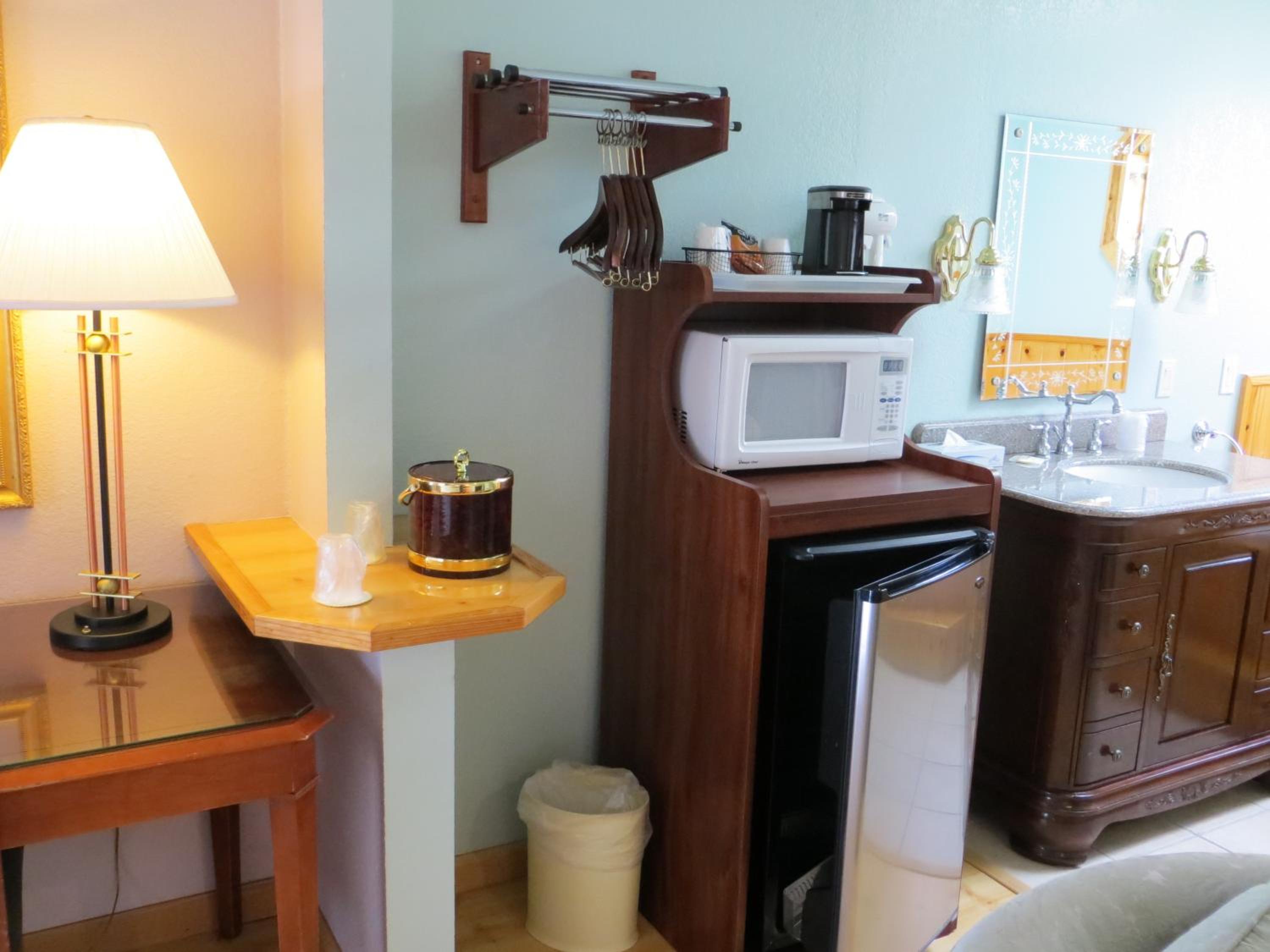 King Suite with Spa Bath - Photo 4