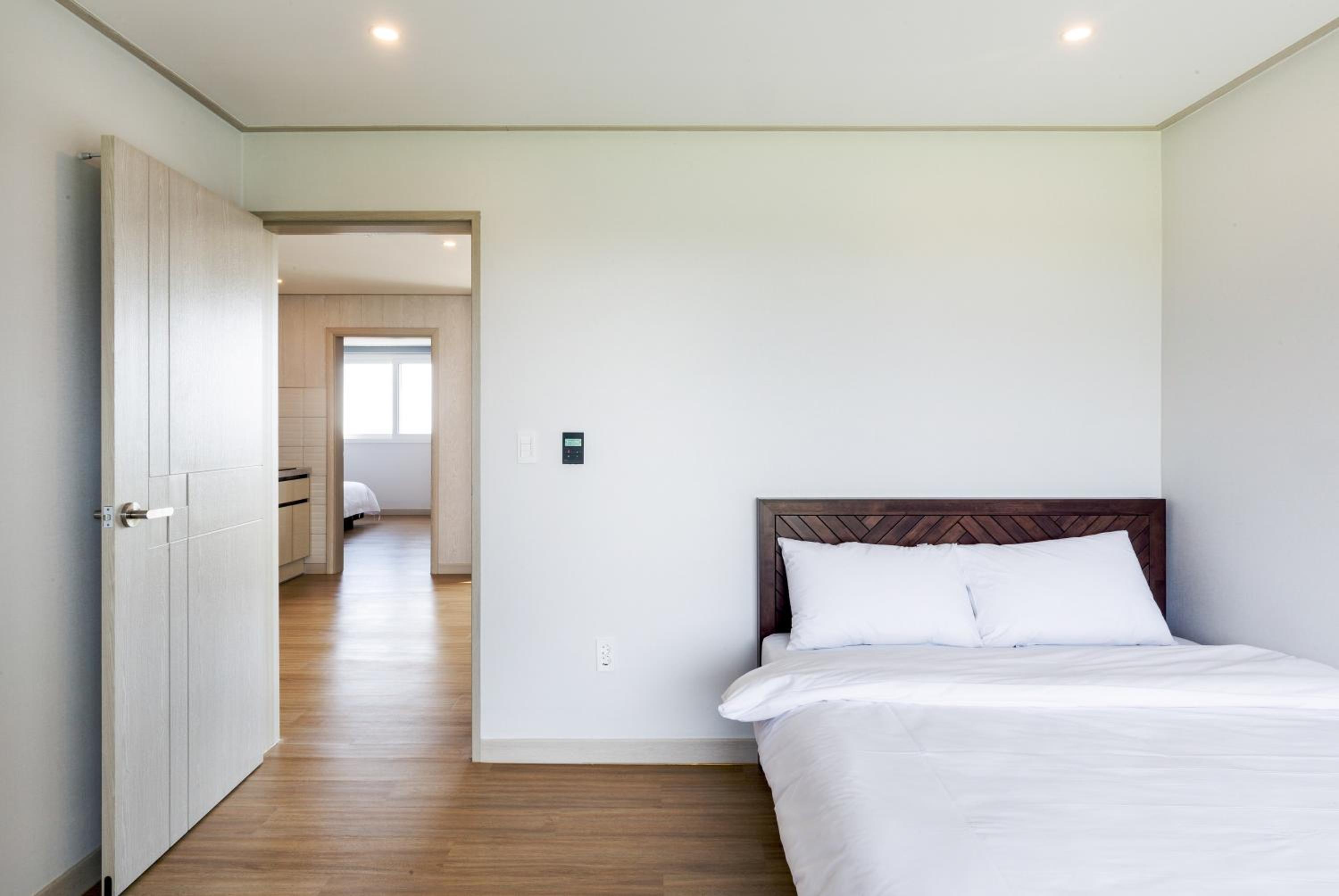 Three-Bedroom Suite - Photo 5