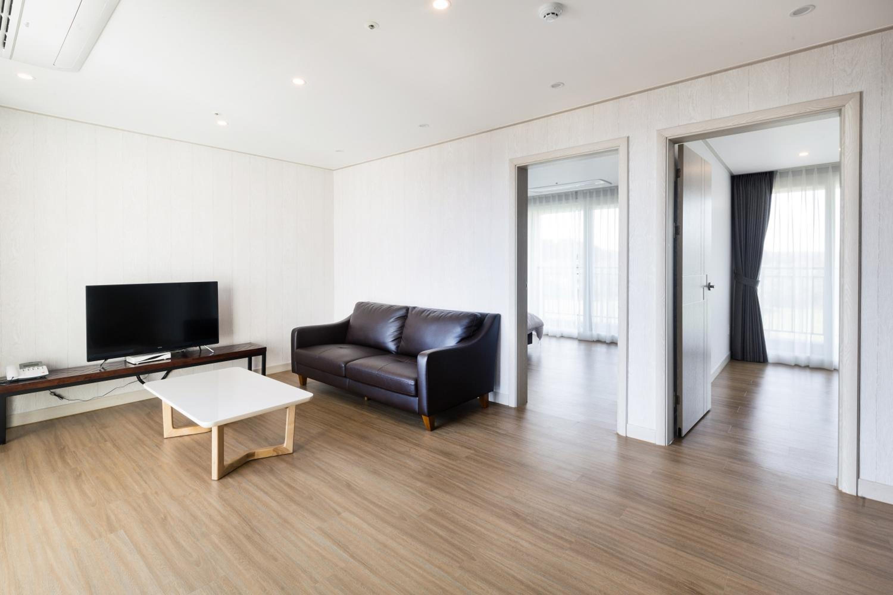 Three-Bedroom Suite - Photo 9