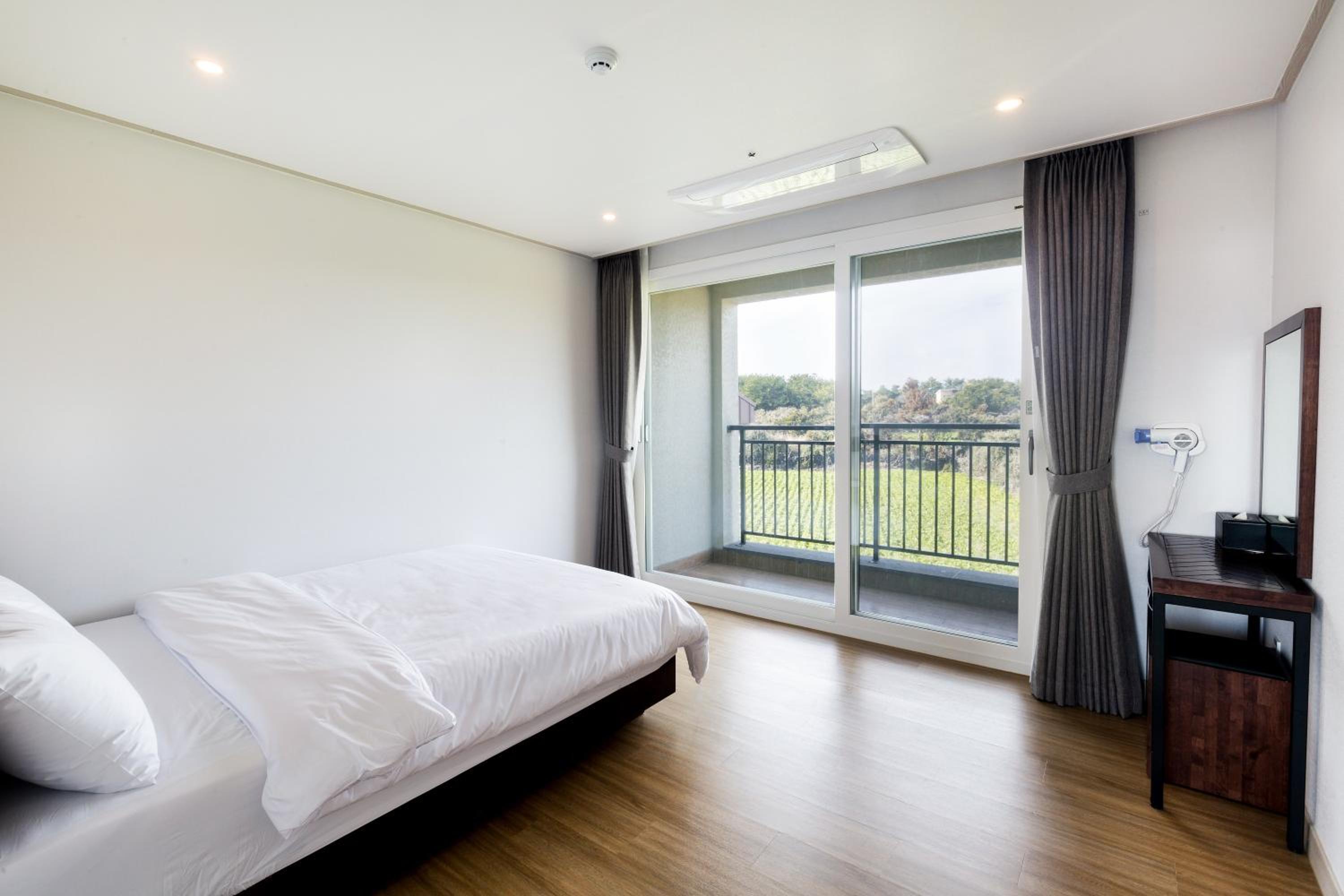 Three-Bedroom Suite - Photo 2
