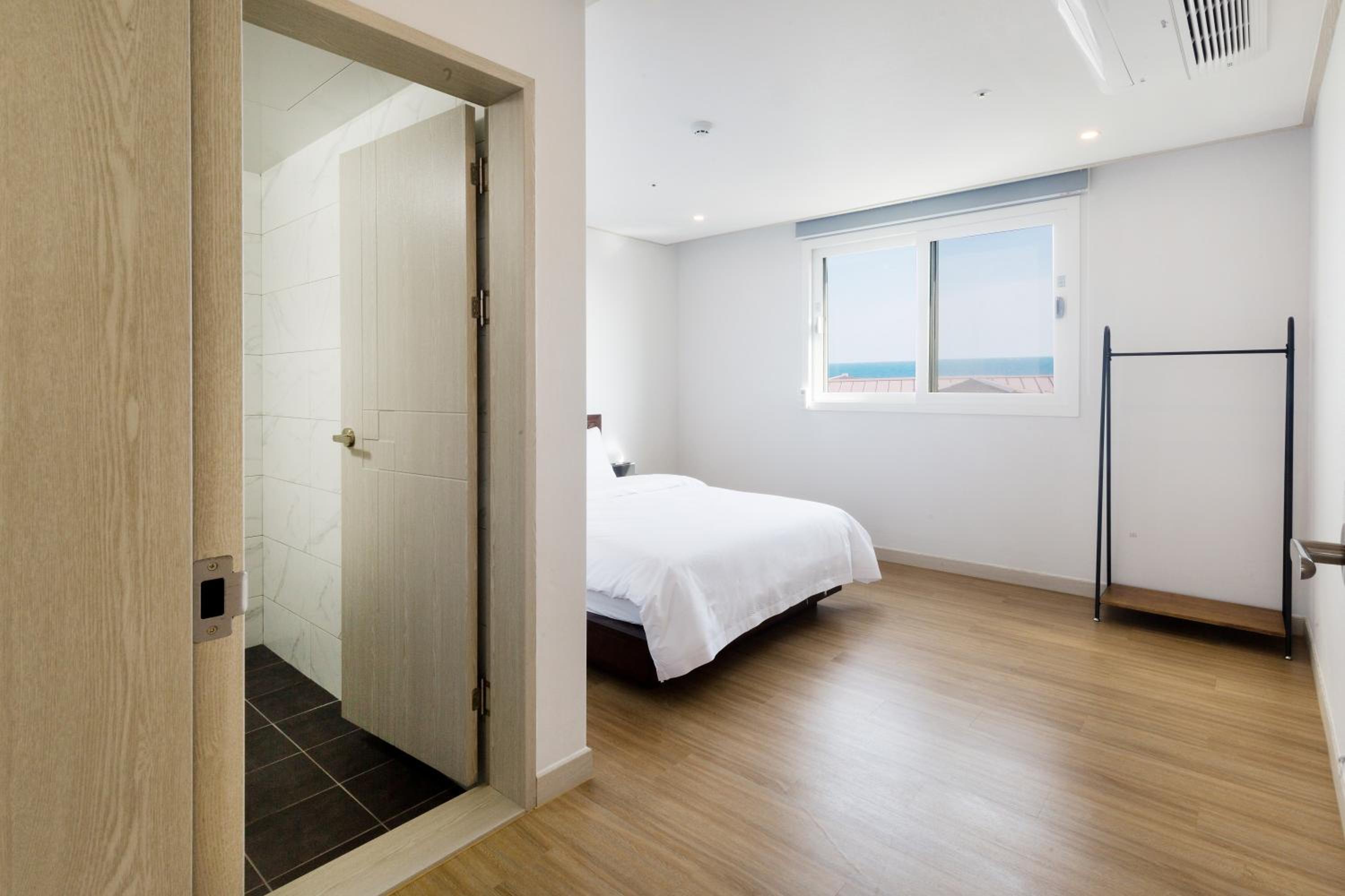 Three-Bedroom Suite - Photo 4